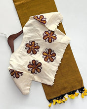 Load image into Gallery viewer, Latest Cotton Fabric Tussels Work Fancy Designer Function Wear Saree With Stitched Blouse
