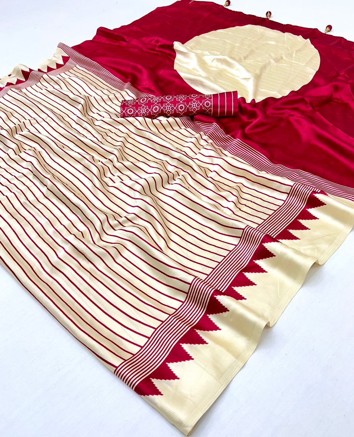 Charming Function Wear Silk Print Design Fancy Saree With Unstitched Blouse Piece