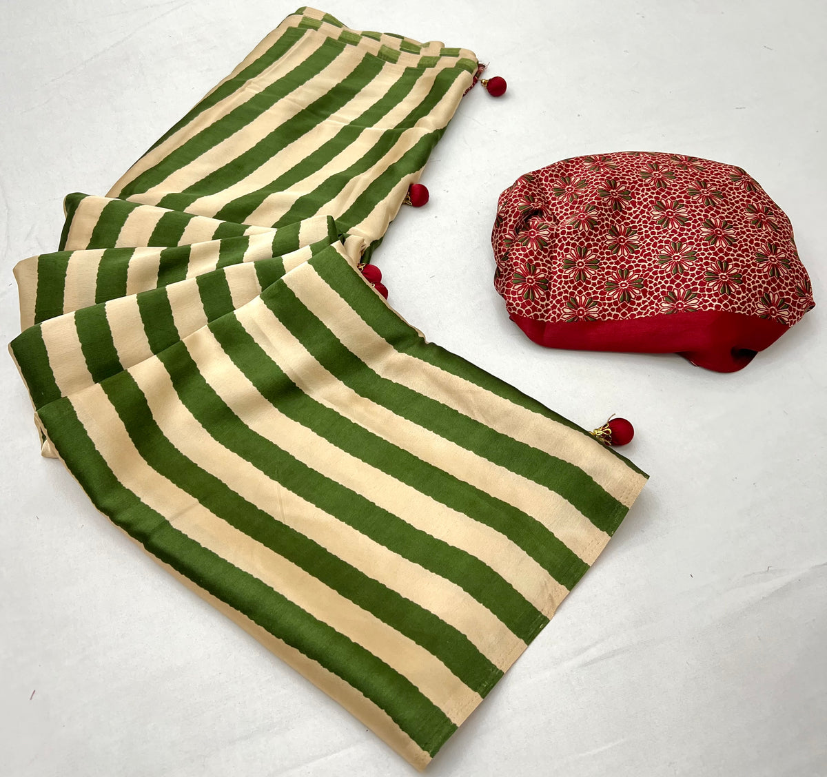 Gratifying Festive Wear Silk Print Design Rich Pallu Fancy Saree With Unstitched Blouse Piece