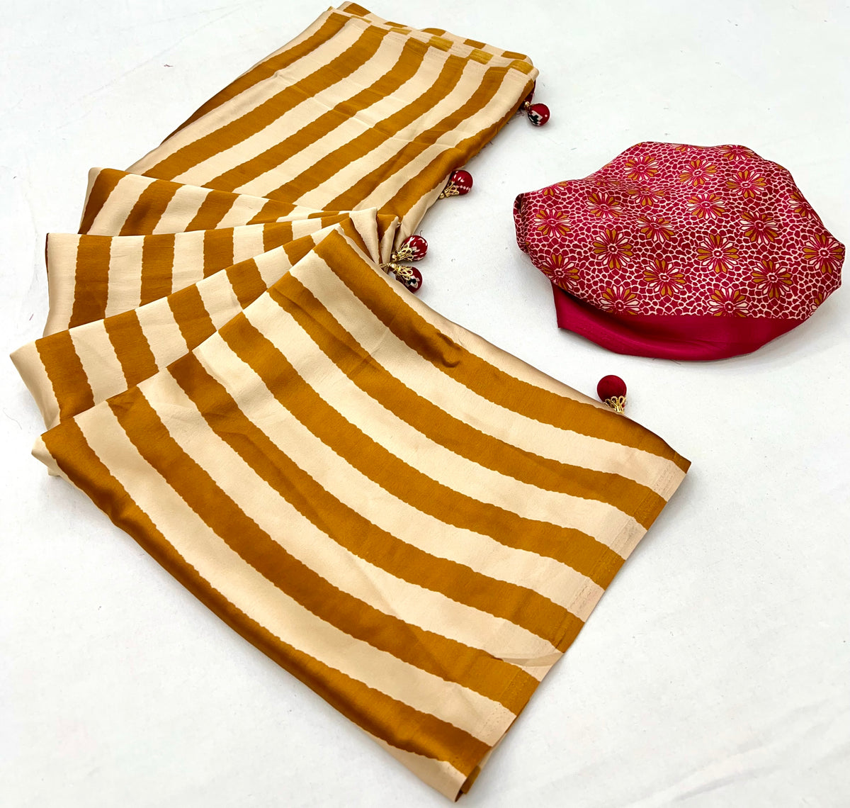 Gratifying Festive Wear Silk Print Design Rich Pallu Fancy Saree With Unstitched Blouse Piece