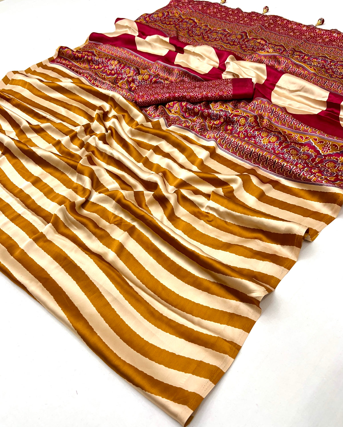 Gratifying Festive Wear Silk Print Design Rich Pallu Fancy Saree With Unstitched Blouse Piece