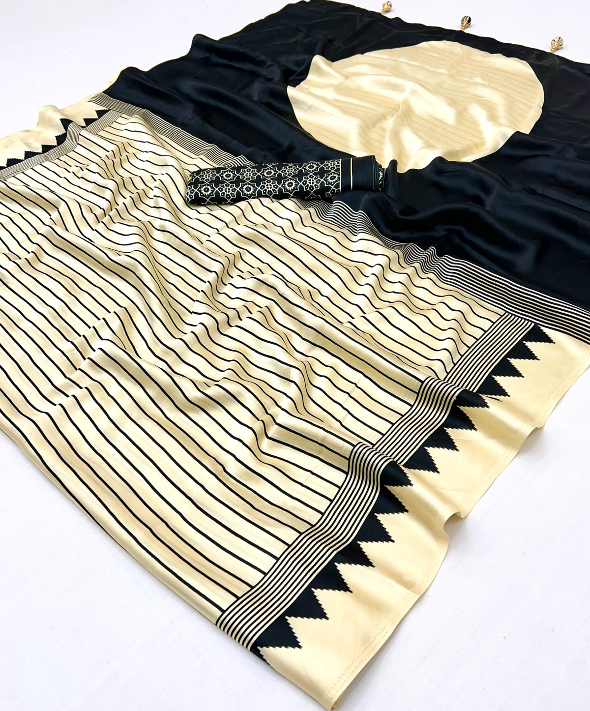 Charming Function Wear Silk Print Design Fancy Saree With Unstitched Blouse Piece