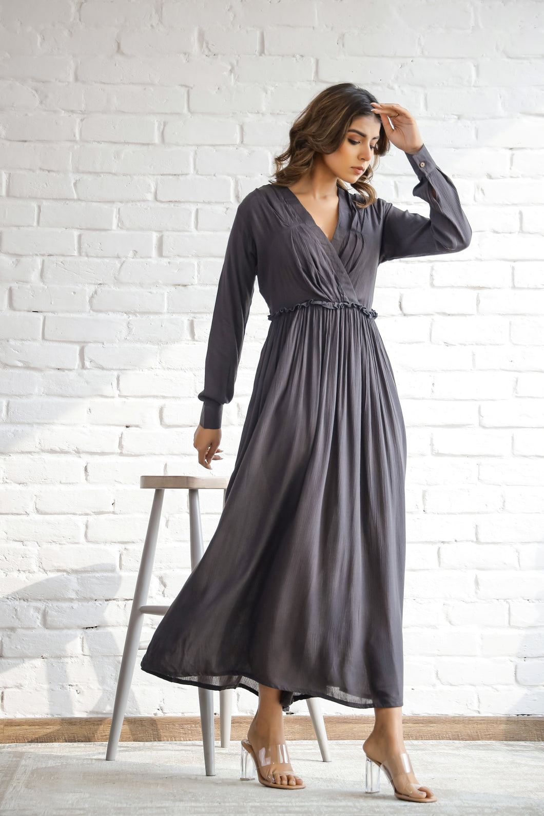 Latest Trendy Western Wear Wrinkle Rayon V Neck Women's Maxi Dress