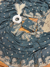 Load image into Gallery viewer, Glamorous Function Wear Viscose Silk Jacquard Border Fancy Designer Saree With Blouse Piece
