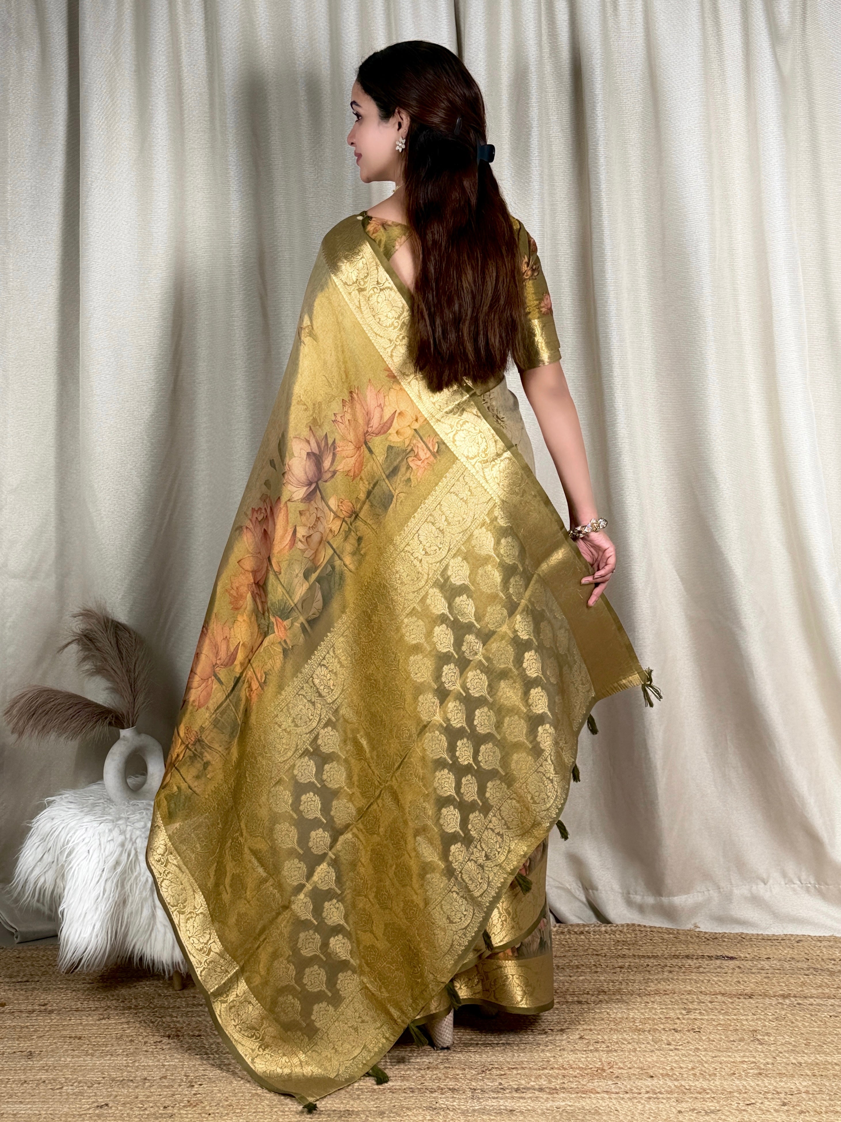 Divine Wedding Wear Tissue Silk Zari Weaving Border Rich Pallu Designer Saree With Unstitched Blouse Piece