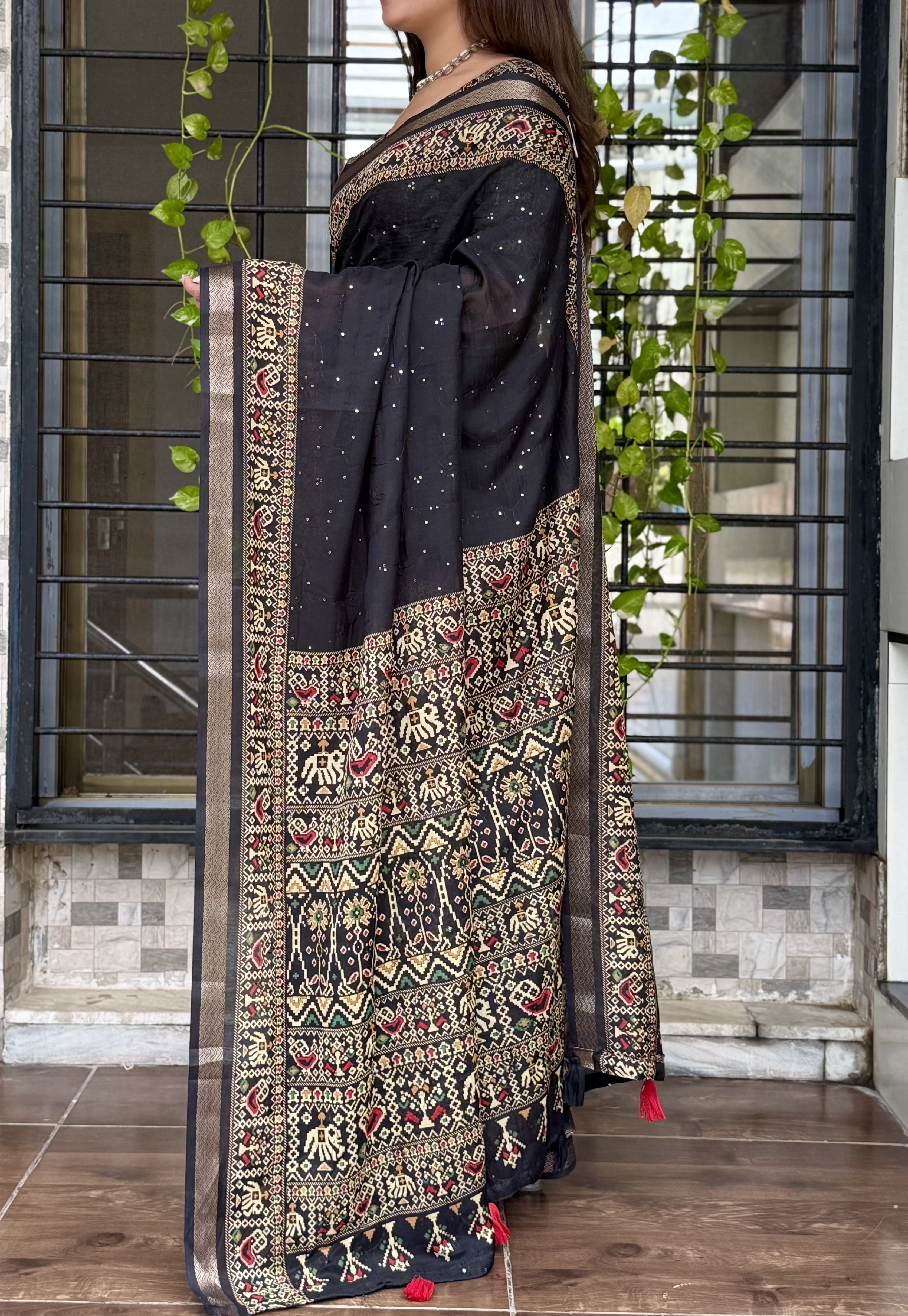 Entrancing Pure Mul Cotton Sequence  With Ajrakh Prined Fancy Designer Saree With Gratifying Blouse Piece