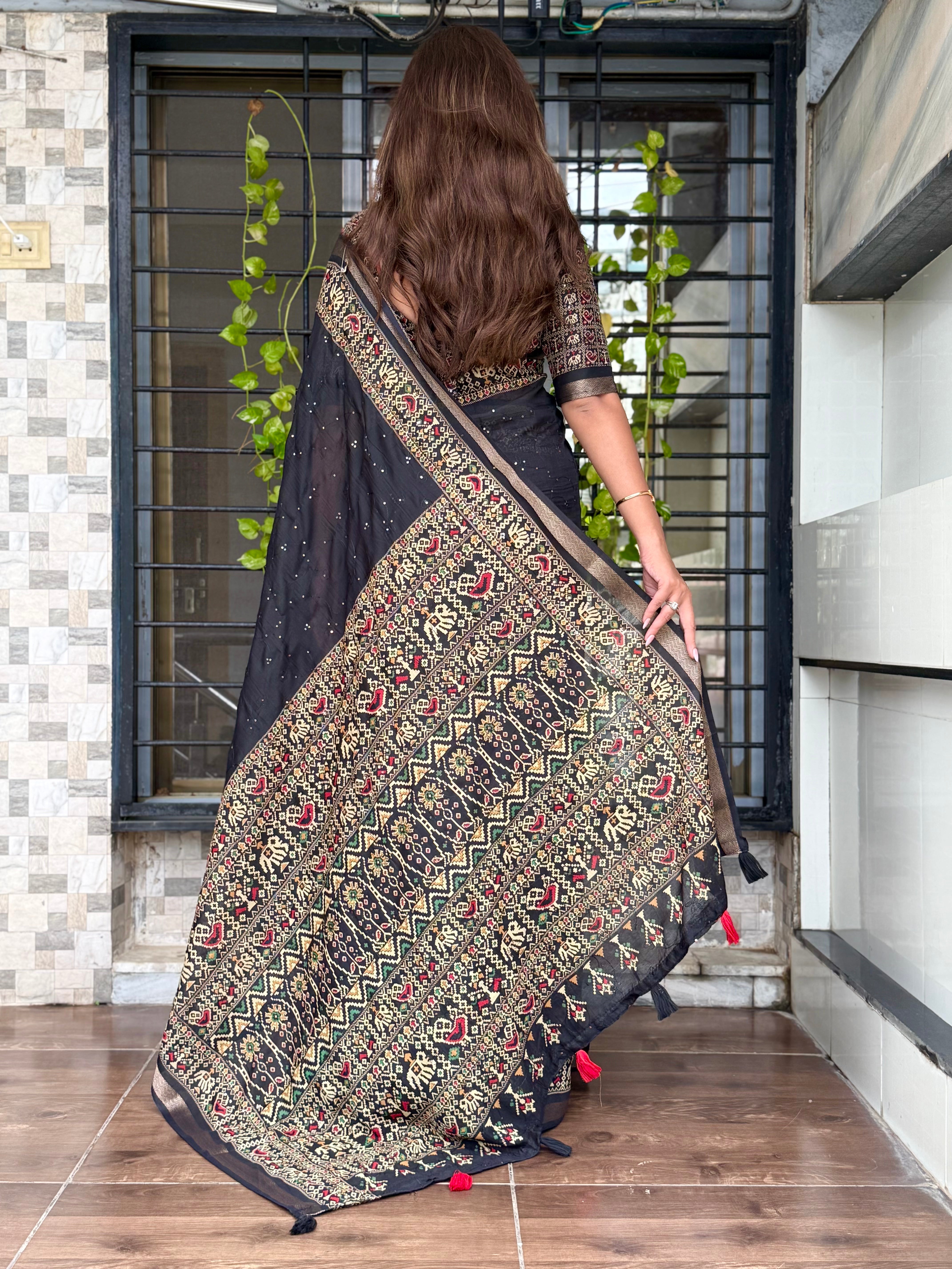 Entrancing Pure Mul Cotton Sequence  With Ajrakh Prined Fancy Designer Saree With Gratifying Blouse Piece