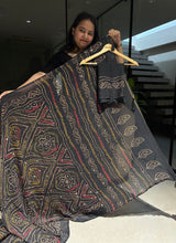 Load image into Gallery viewer, Blooming Party Wear Georgette Bandhani Print Tussels n Mirror Work Designer Saree With Blouse Piece
