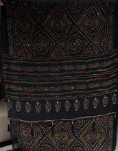 Load image into Gallery viewer, Blooming Party Wear Georgette Bandhani Print Tussels n Mirror Work Designer Saree With Blouse Piece

