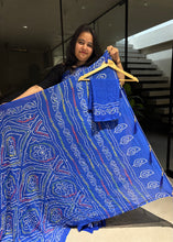 Load image into Gallery viewer, Blooming Party Wear Georgette Bandhani Print Tussels n Mirror Work Designer Saree With Blouse Piece

