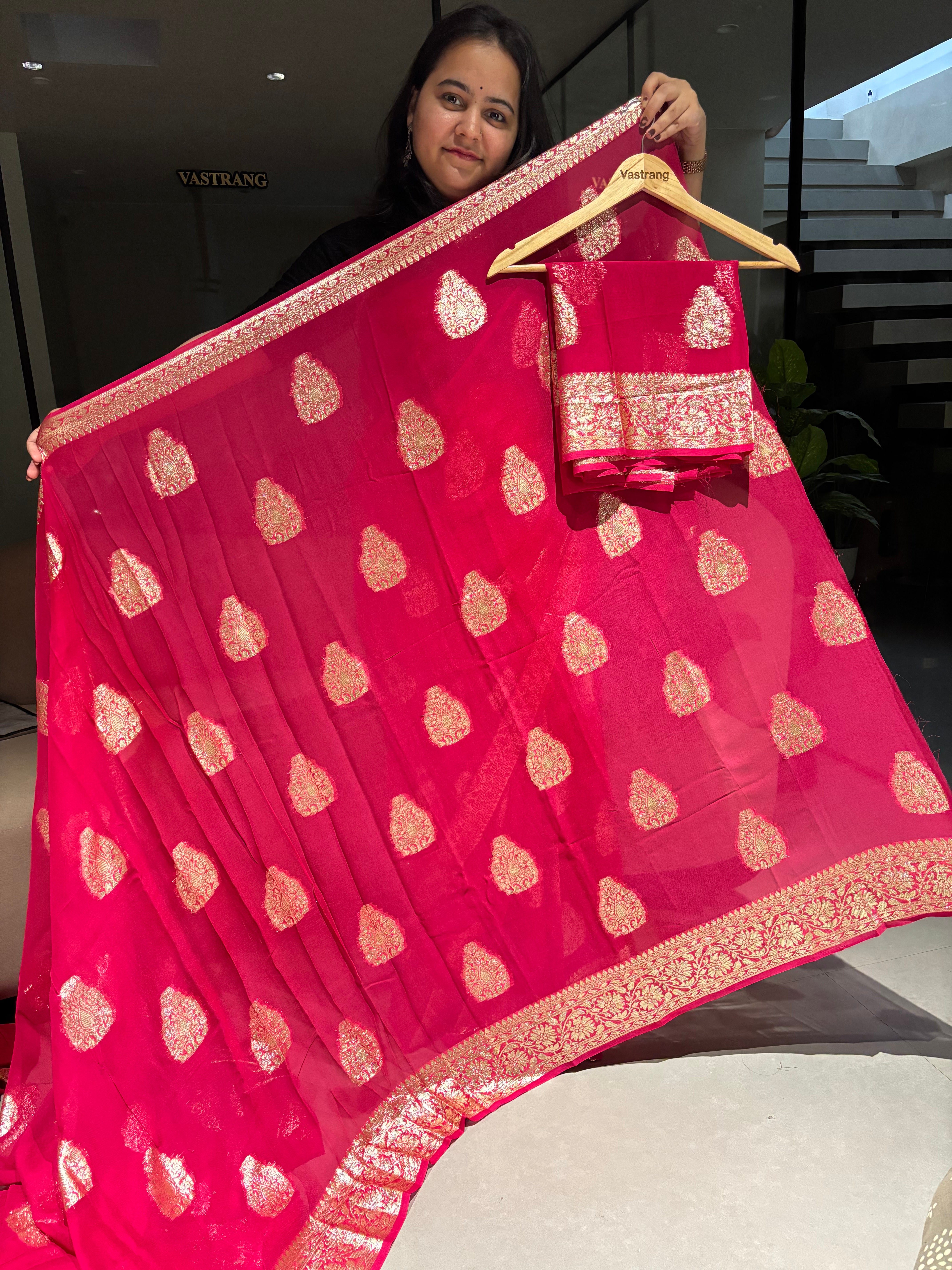 Gorgeous Party Wear Viscose Georgette Jacquard Zari Work Saree With Elegant Blouse Piece