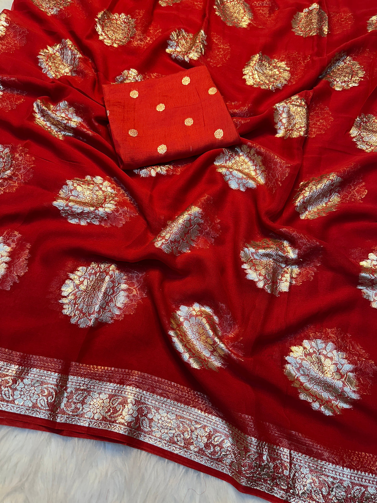 Effervescent Festive Wear Viscose Georgette Jacquard Zari Work Saree With Blouse Piece