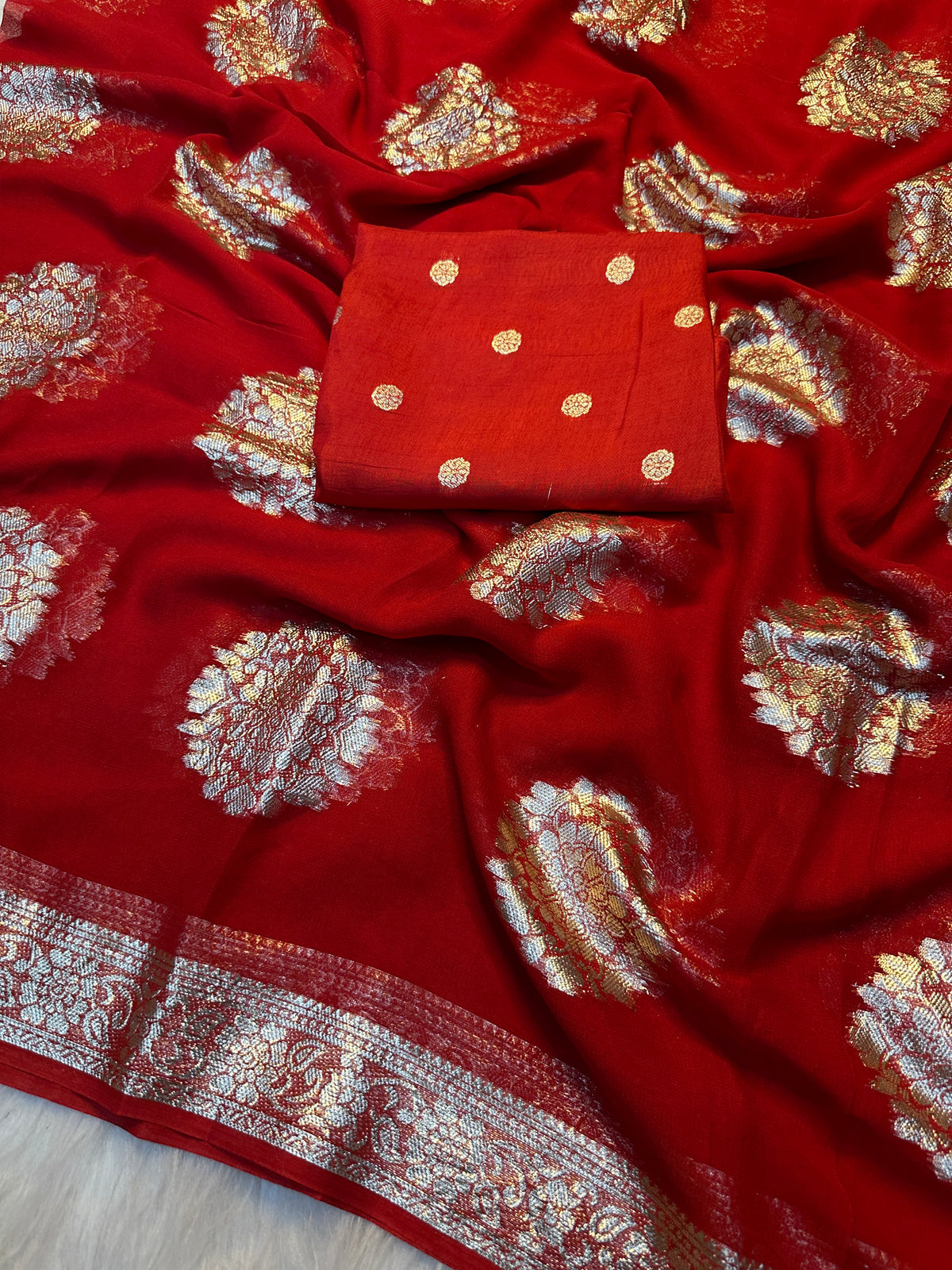 Effervescent Festive Wear Viscose Georgette Jacquard Zari Work Saree With Blouse Piece