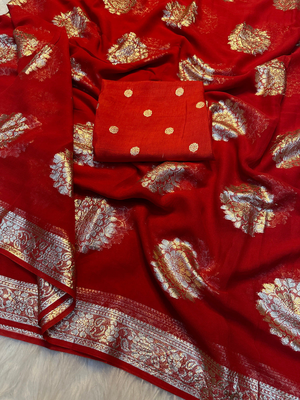 Effervescent Festive Wear Viscose Georgette Jacquard Zari Work Saree With Blouse Piece