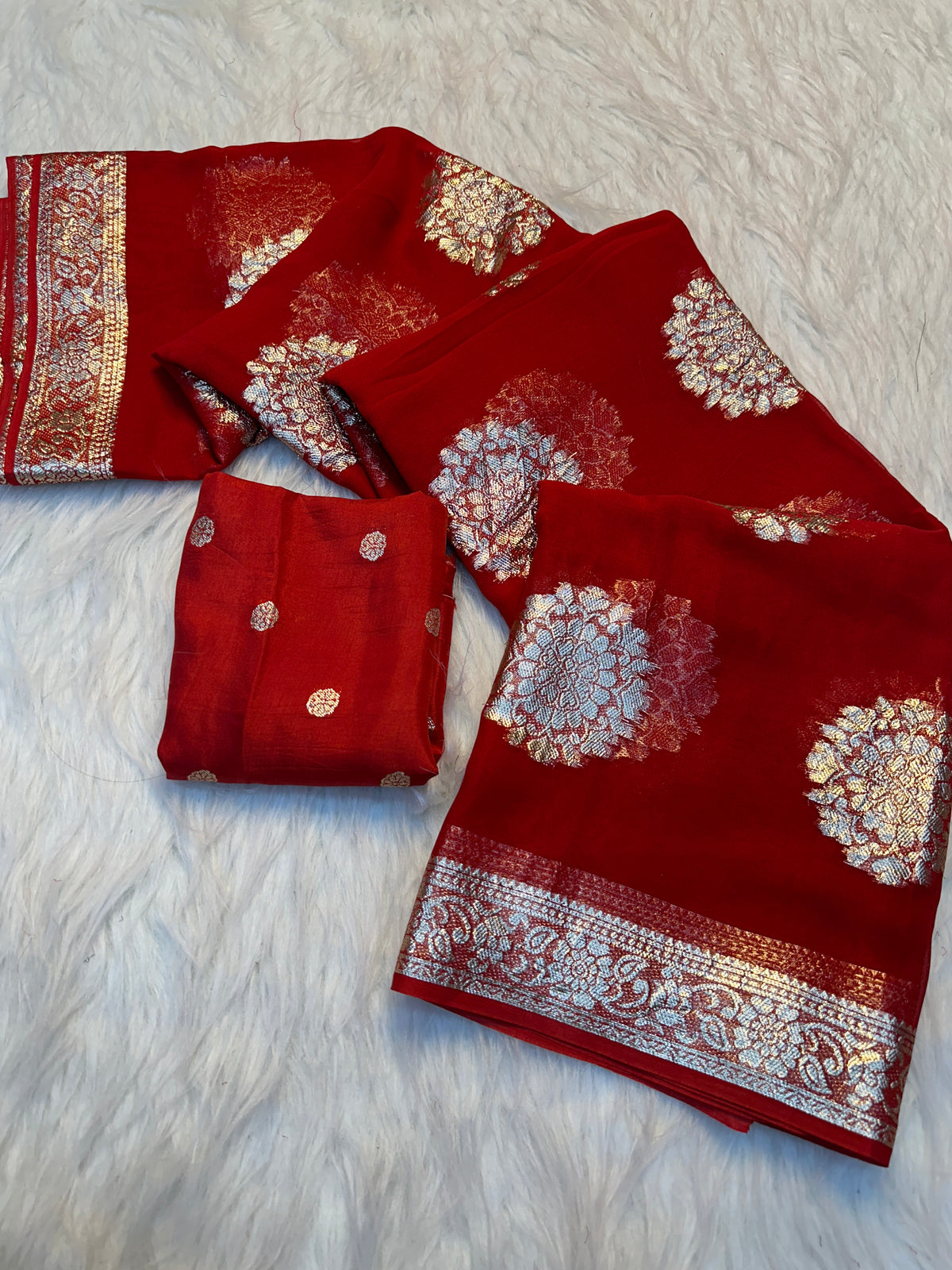 Effervescent Festive Wear Viscose Georgette Jacquard Zari Work Saree With Blouse Piece