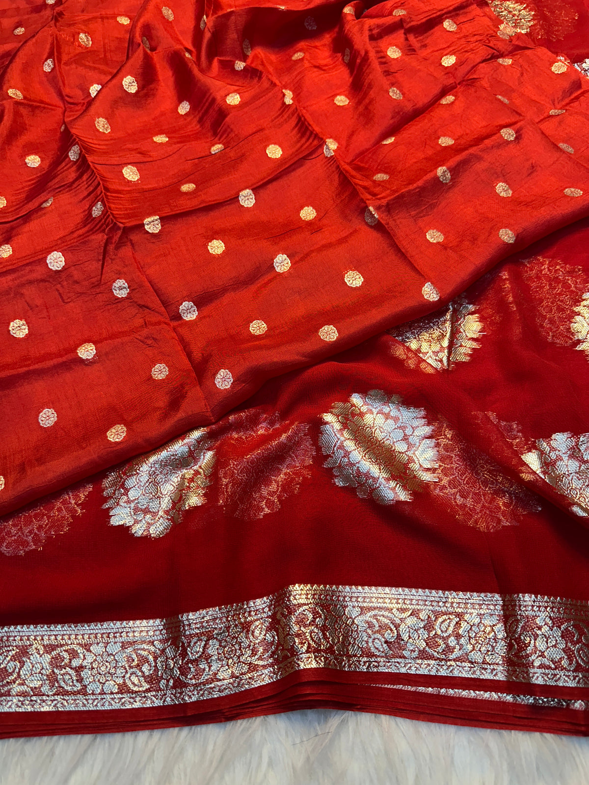 Effervescent Festive Wear Viscose Georgette Jacquard Zari Work Saree With Blouse Piece