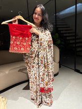 Load image into Gallery viewer, Desiring Function Wear Georgette Kalamkari Print n Beads Work Designer Saree With Contrast Blouse Piece

