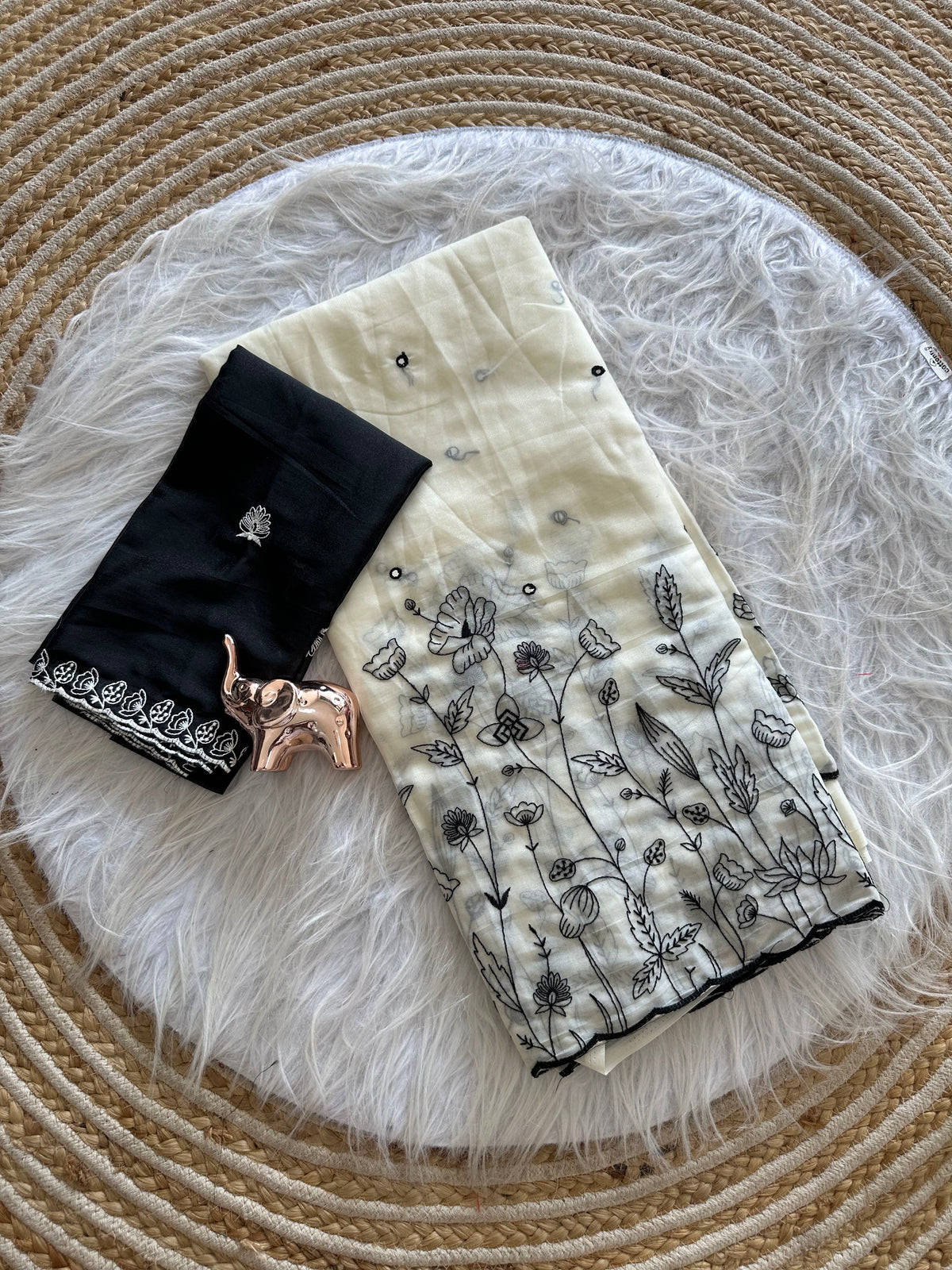 Heritage Festive Wear Embroidery Thread Work Border Designer Saree With Contrast Blouse Piece
