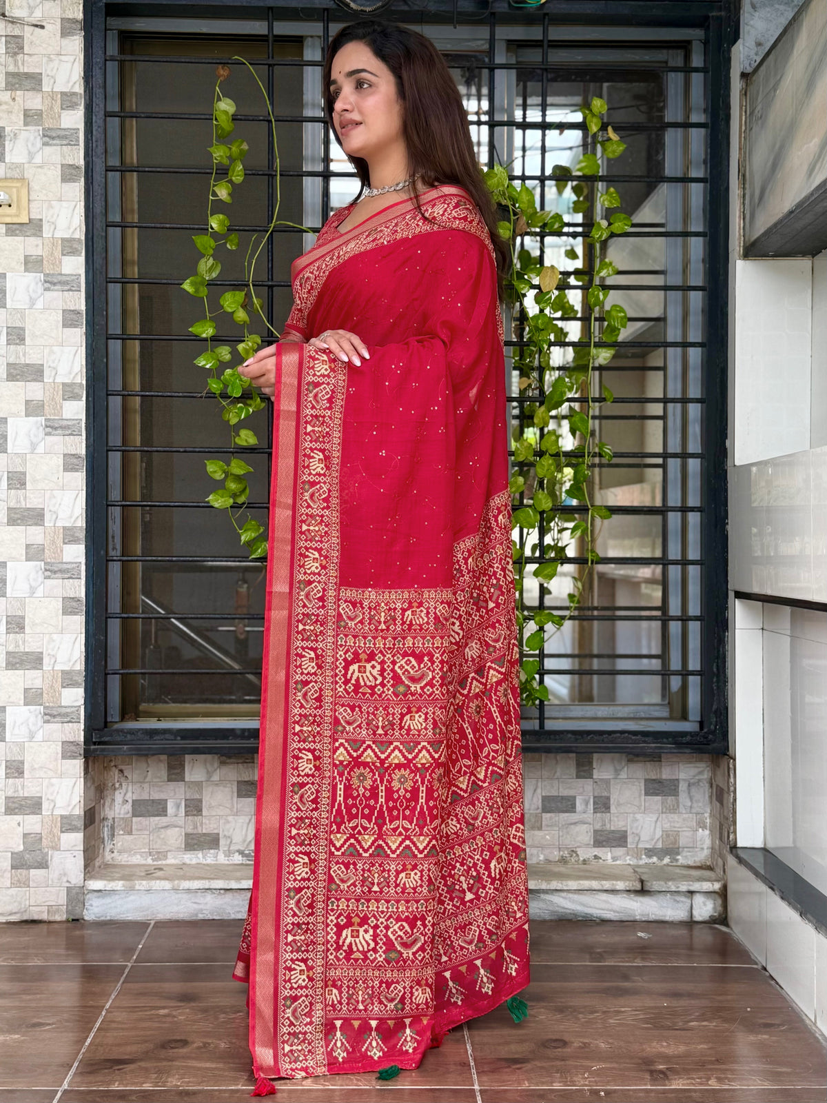 Entrancing Pure Mul Cotton Sequence  With Ajrakh Prined Fancy Designer Saree With Gratifying Blouse Piece