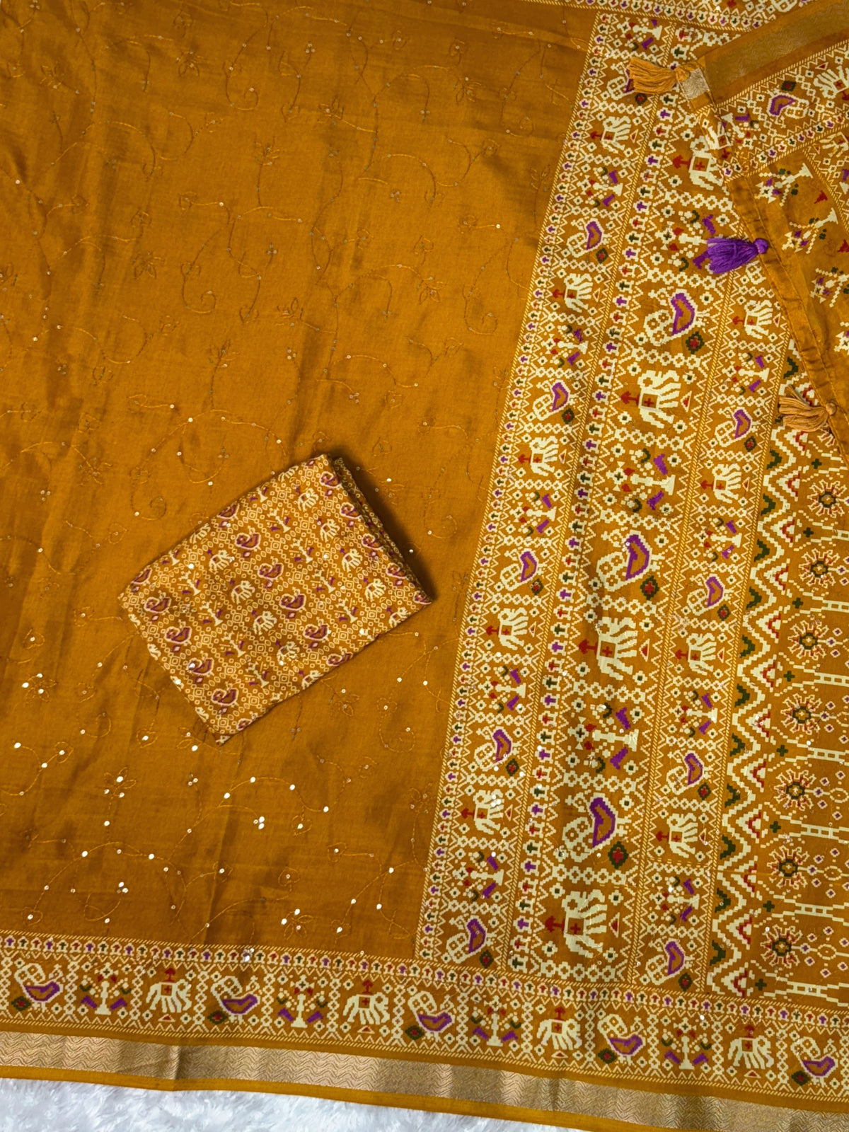 Entrancing Pure Mul Cotton Sequence  With Ajrakh Prined Fancy Designer Saree With Gratifying Blouse Piece