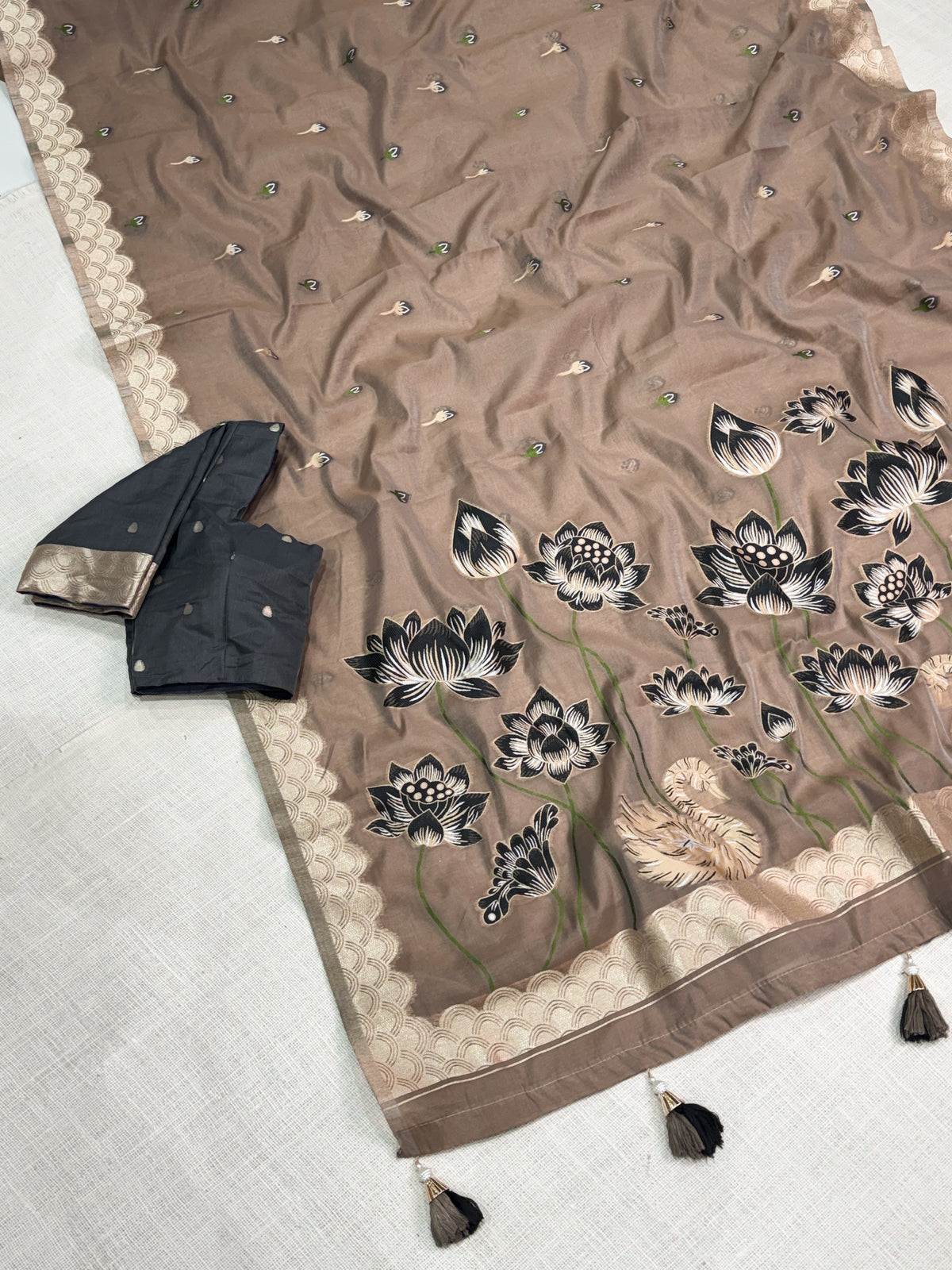 Stunning Wedding Wear Linen Cotton Print n Tussles Work Designer Saree With Unstitched Blouse Piece
