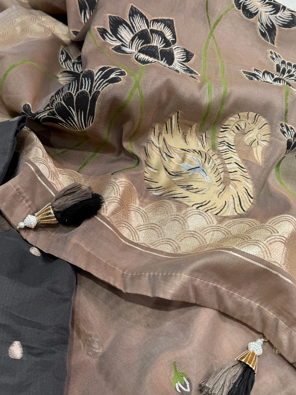 Stunning Wedding Wear Linen Cotton Print n Tussles Work Designer Saree With Unstitched Blouse Piece