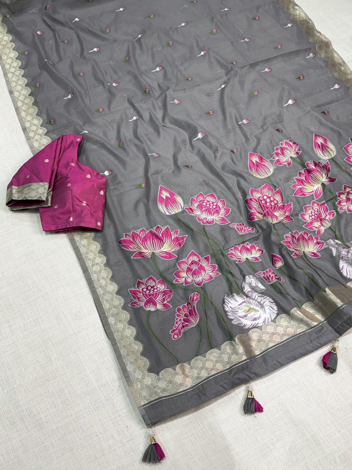 Stunning Wedding Wear Linen Cotton Print n Tussles Work Designer Saree With Unstitched Blouse Piece