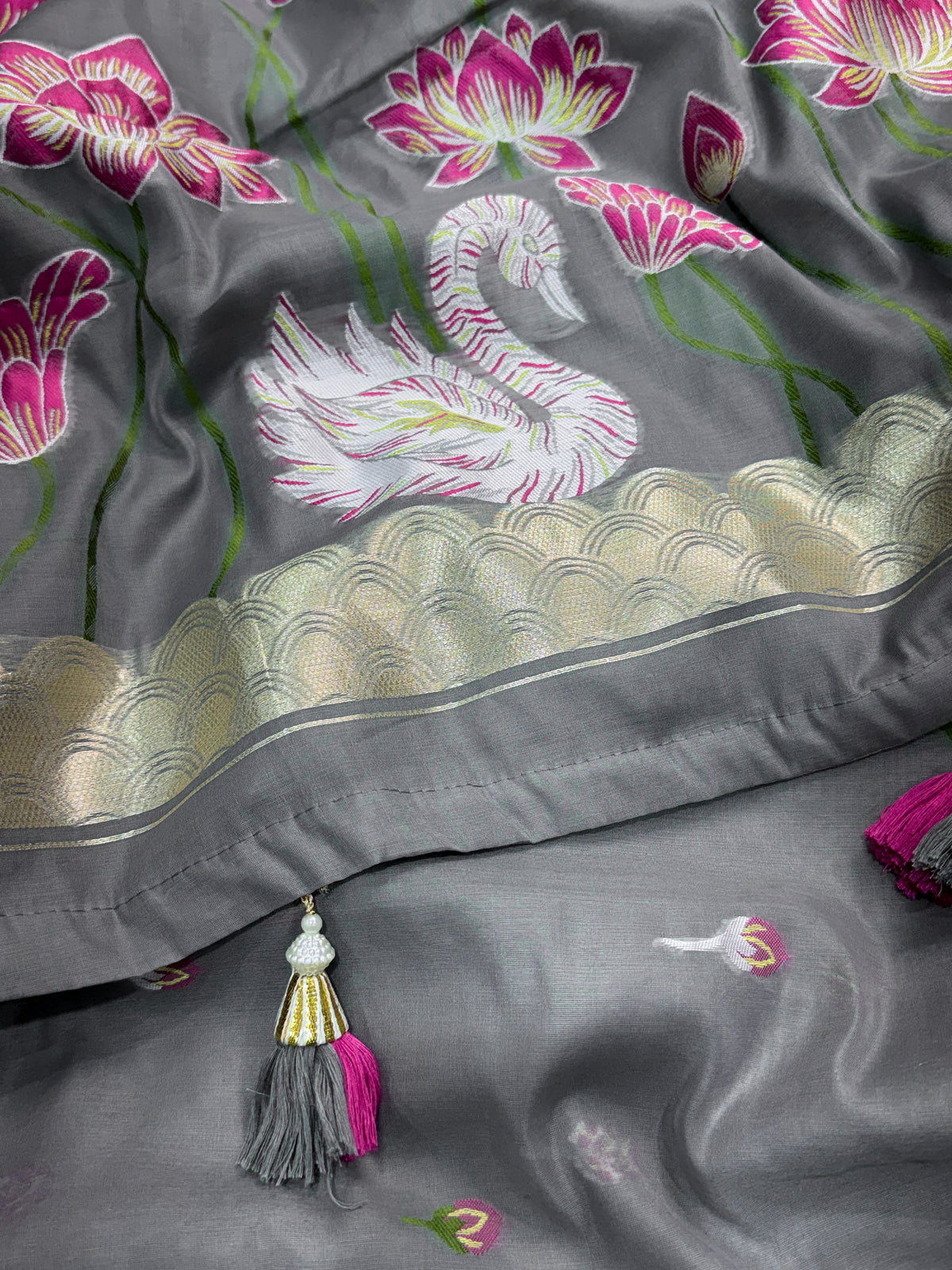 Stunning Wedding Wear Linen Cotton Print n Tussles Work Designer Saree With Unstitched Blouse Piece