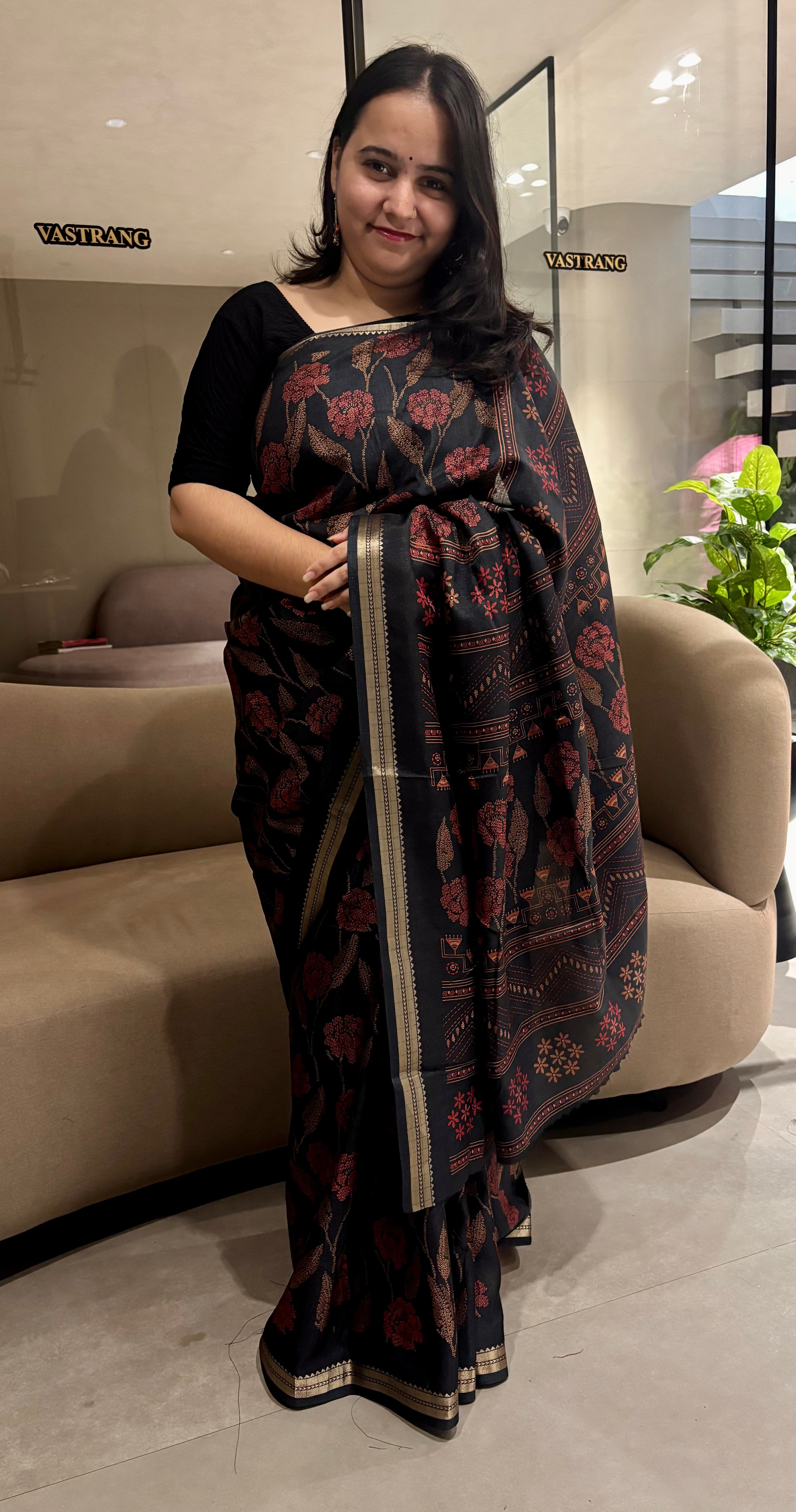 Graceful Festive Wear Soft Silk Jacquard Zari Work Border Designer Saree With Blouse Piece