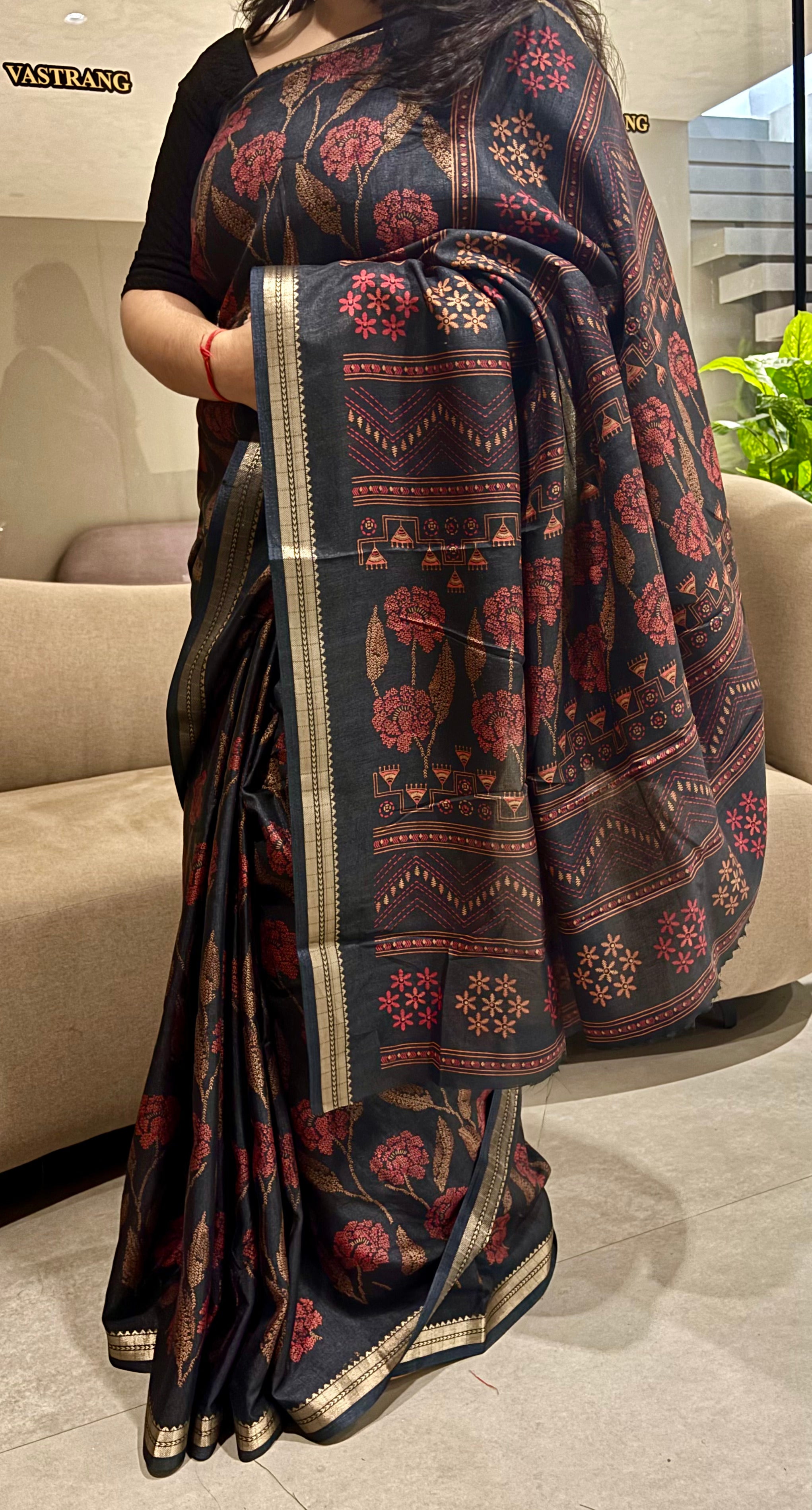 Graceful Festive Wear Soft Silk Jacquard Zari Work Border Designer Saree With Blouse Piece