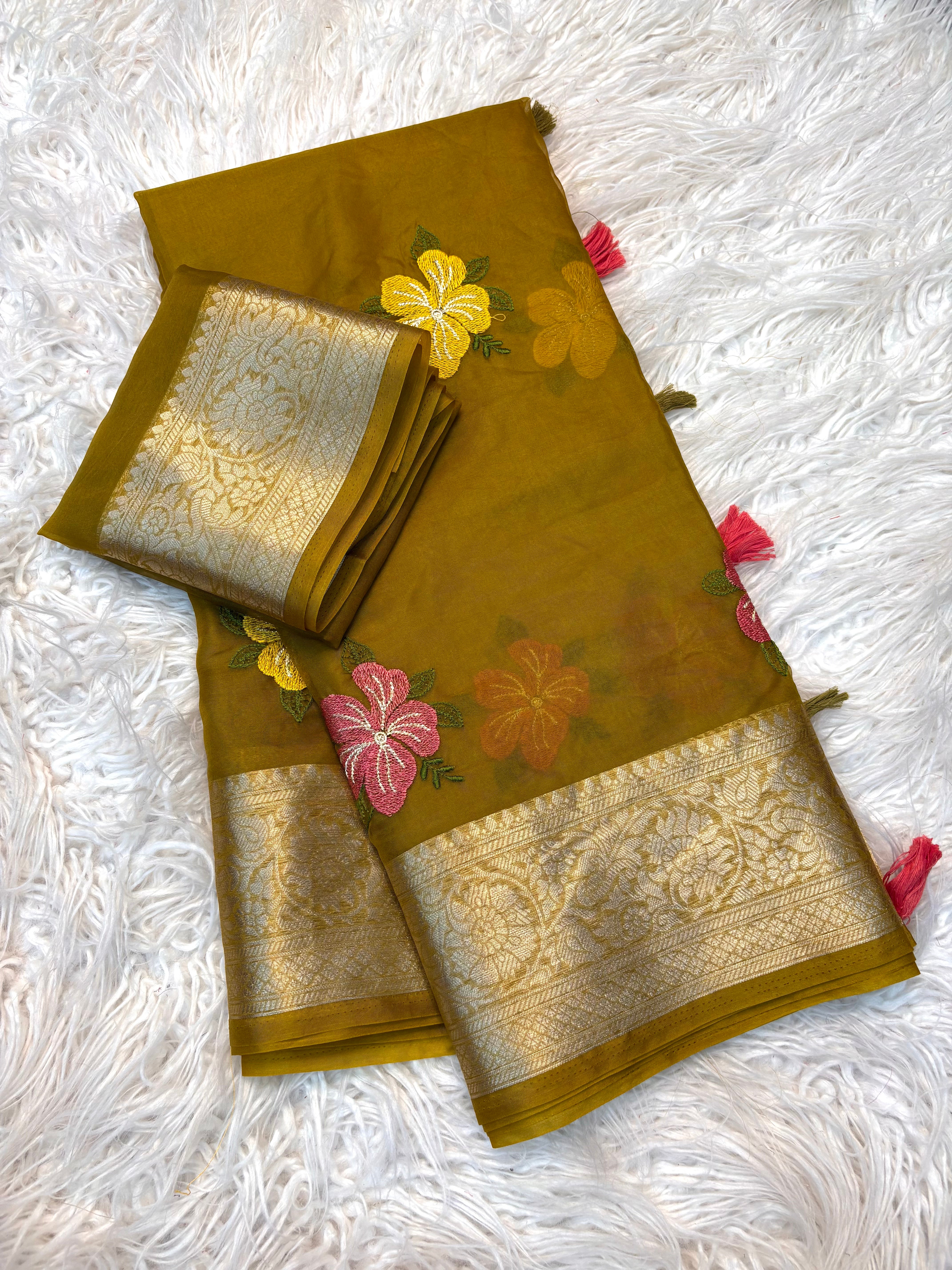 Effervescent Function Wear Organza Jacqurad Weaving Border Flower Thread Embroiderey Work Fancy Saree