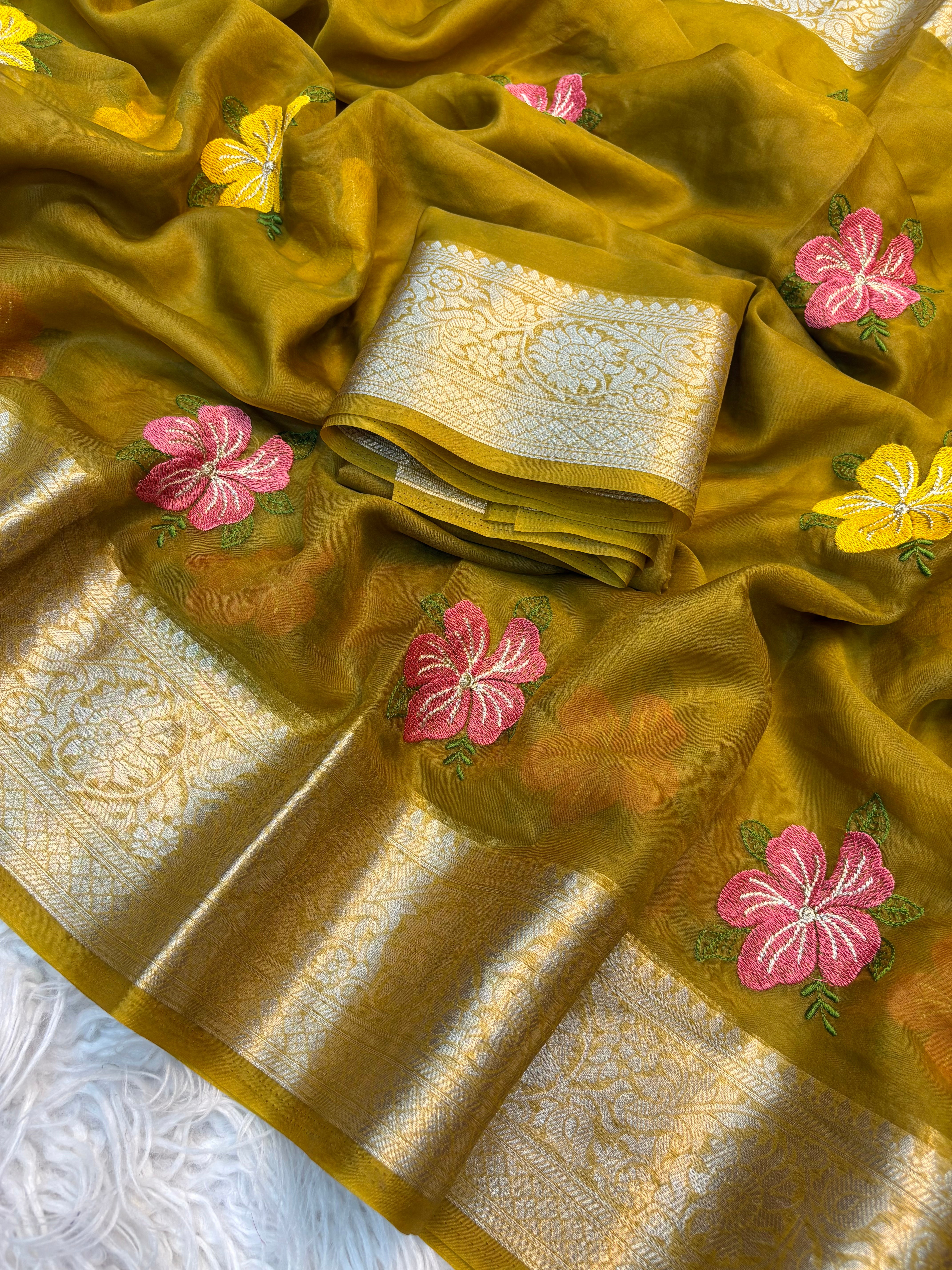 Effervescent Function Wear Organza Jacqurad Weaving Border Flower Thread Embroiderey Work Fancy Saree