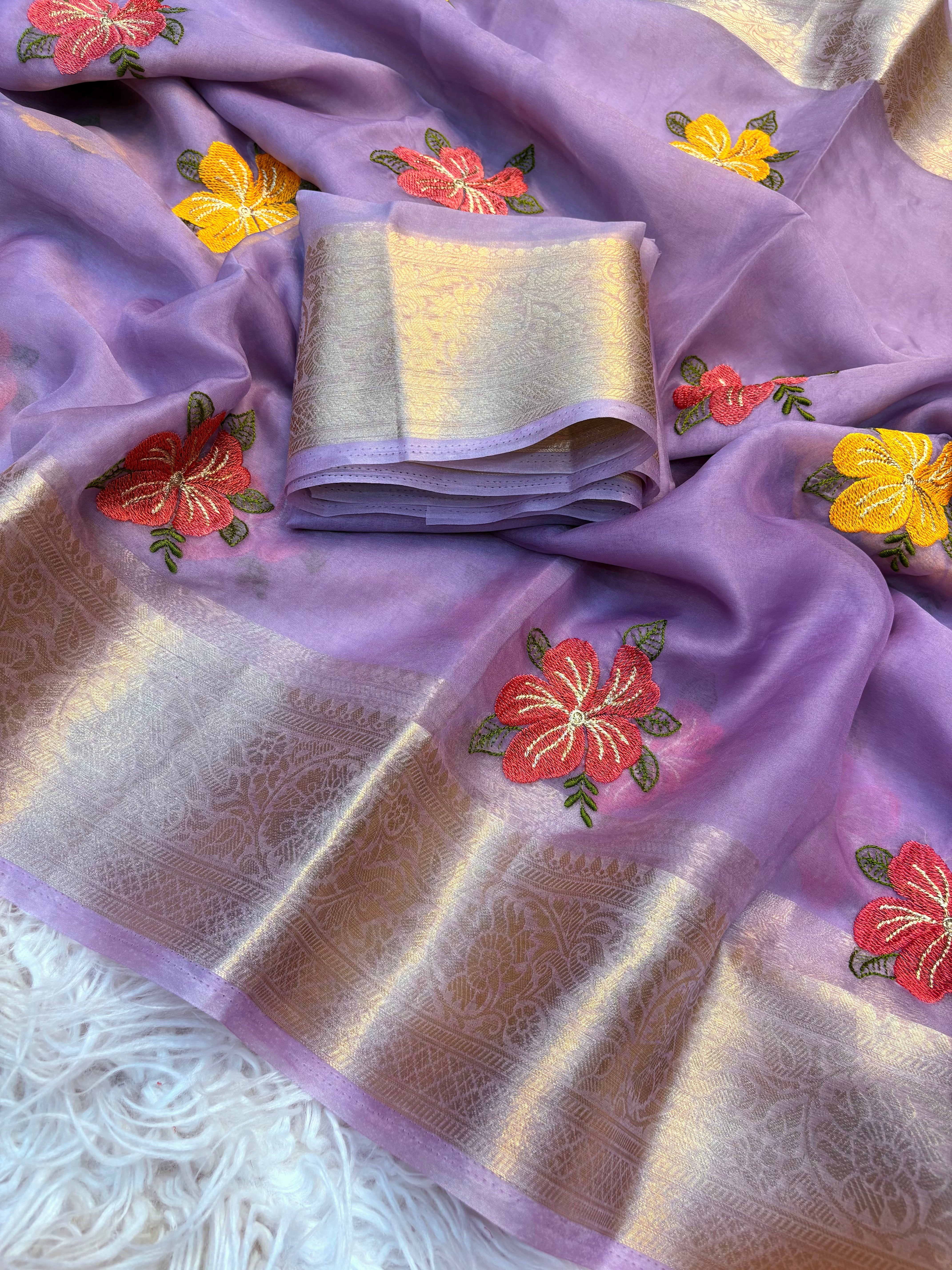 Effervescent Function Wear Organza Jacqurad Weaving Border Flower Thread Embroiderey Work Fancy Saree