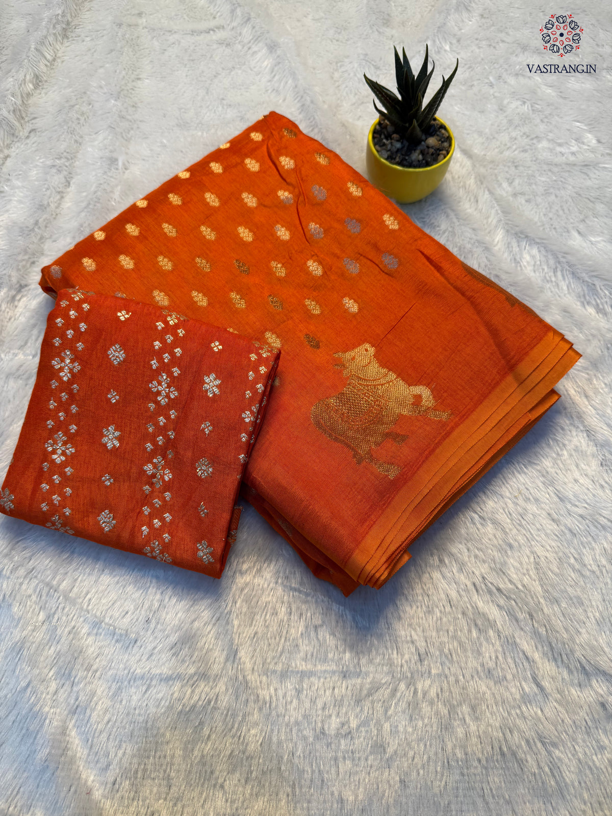 Attractive Party Wear Pure Soft Viscose Crape Silk Zari Chit Palllu n Pichwari Border Fancy Designer Saree With Blouse