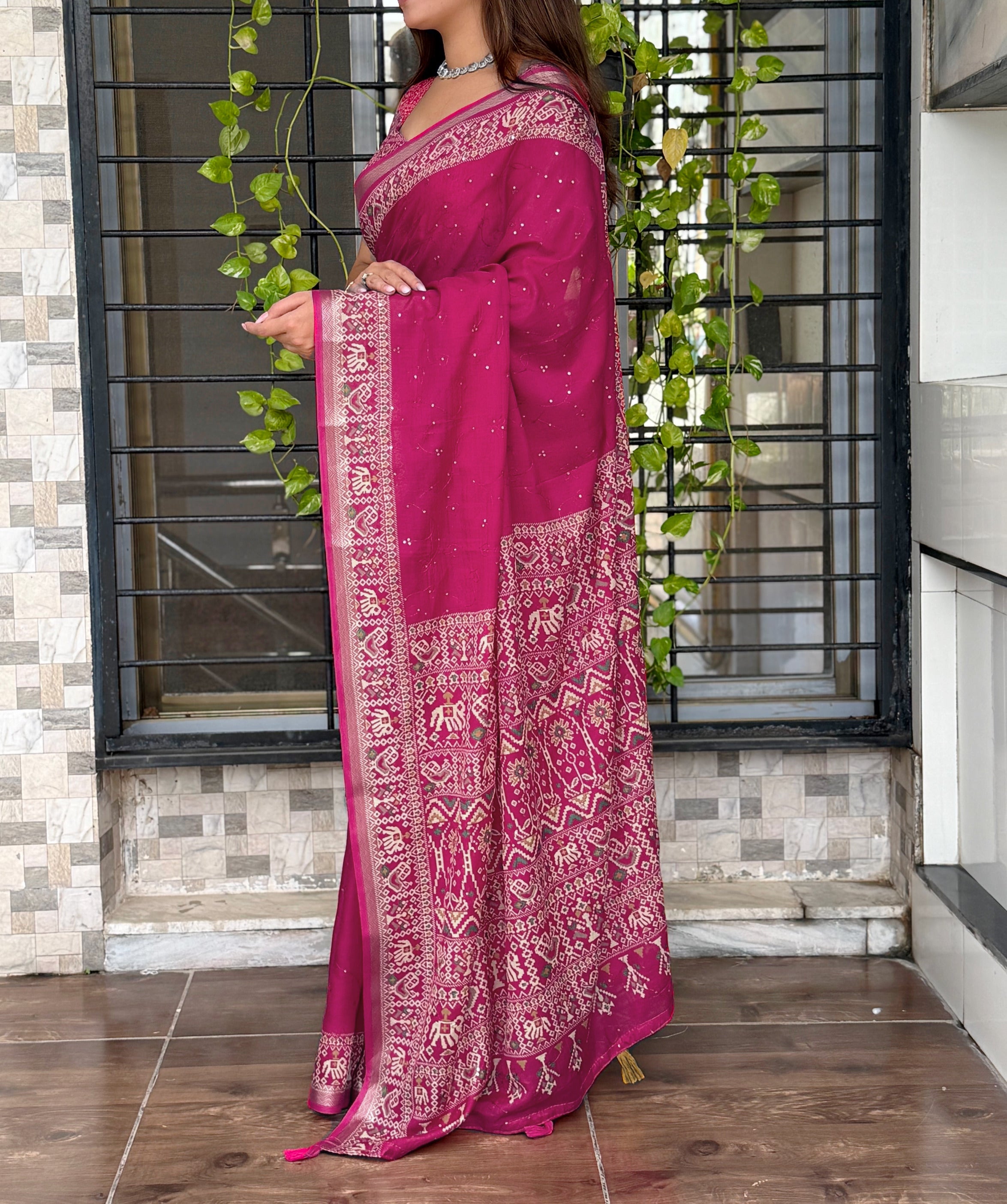 Entrancing Pure Mul Cotton Sequence  With Ajrakh Prined Fancy Designer Saree With Gratifying Blouse Piece