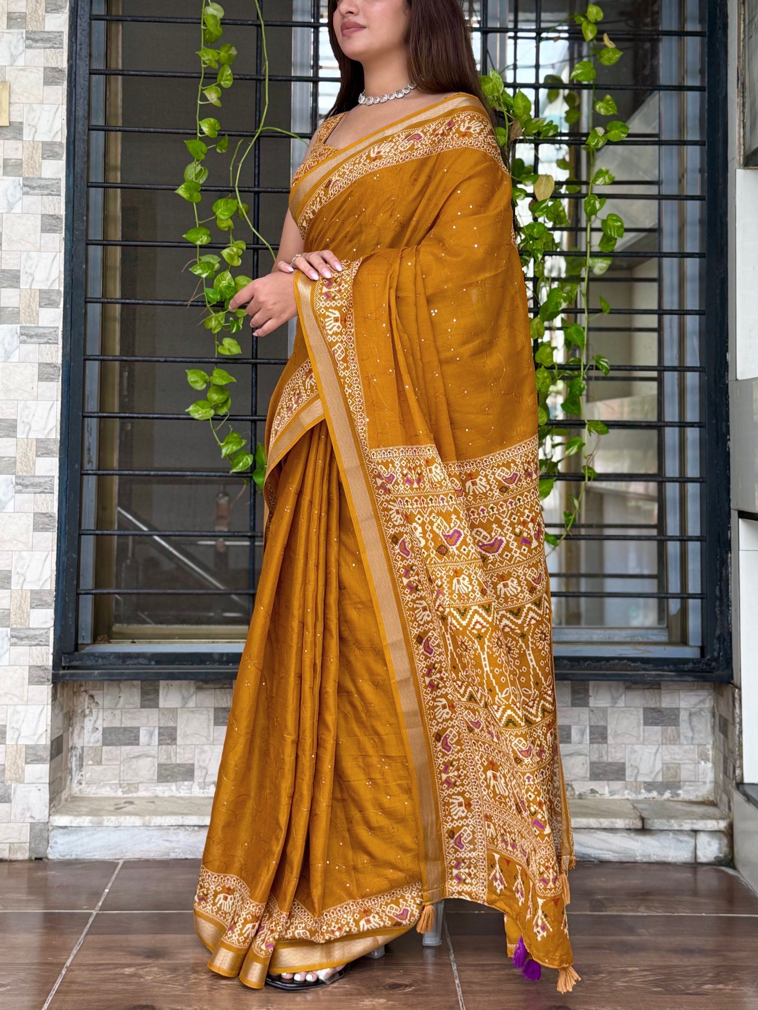 Entrancing Pure Mul Cotton Sequence  With Ajrakh Prined Fancy Designer Saree With Gratifying Blouse Piece