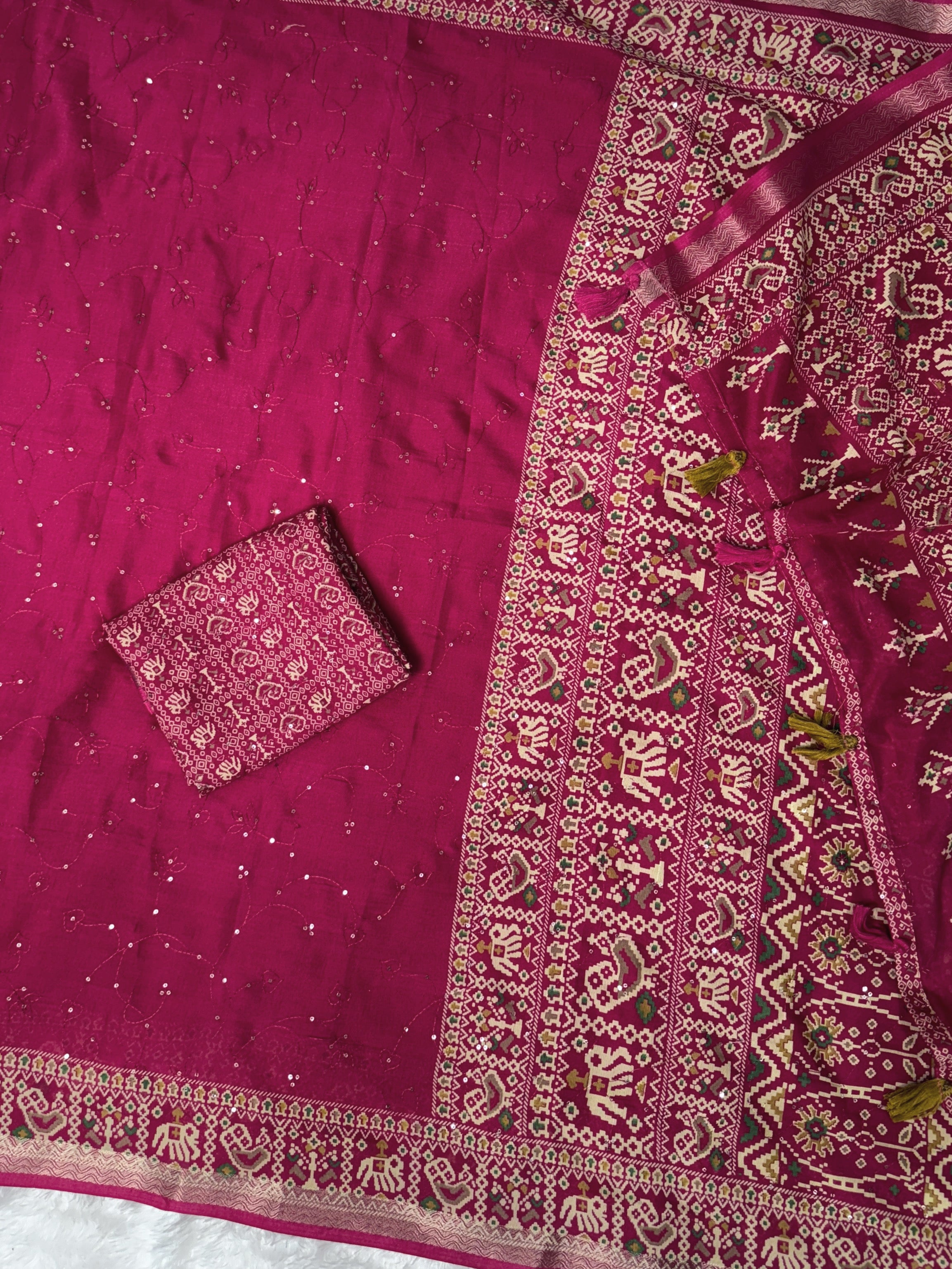 Entrancing Pure Mul Cotton Sequence  With Ajrakh Prined Fancy Designer Saree With Gratifying Blouse Piece