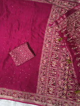 Load image into Gallery viewer, Entrancing Pure Mul Cotton Sequence  With Ajrakh Prined Fancy Designer Saree With Gratifying Blouse Piece
