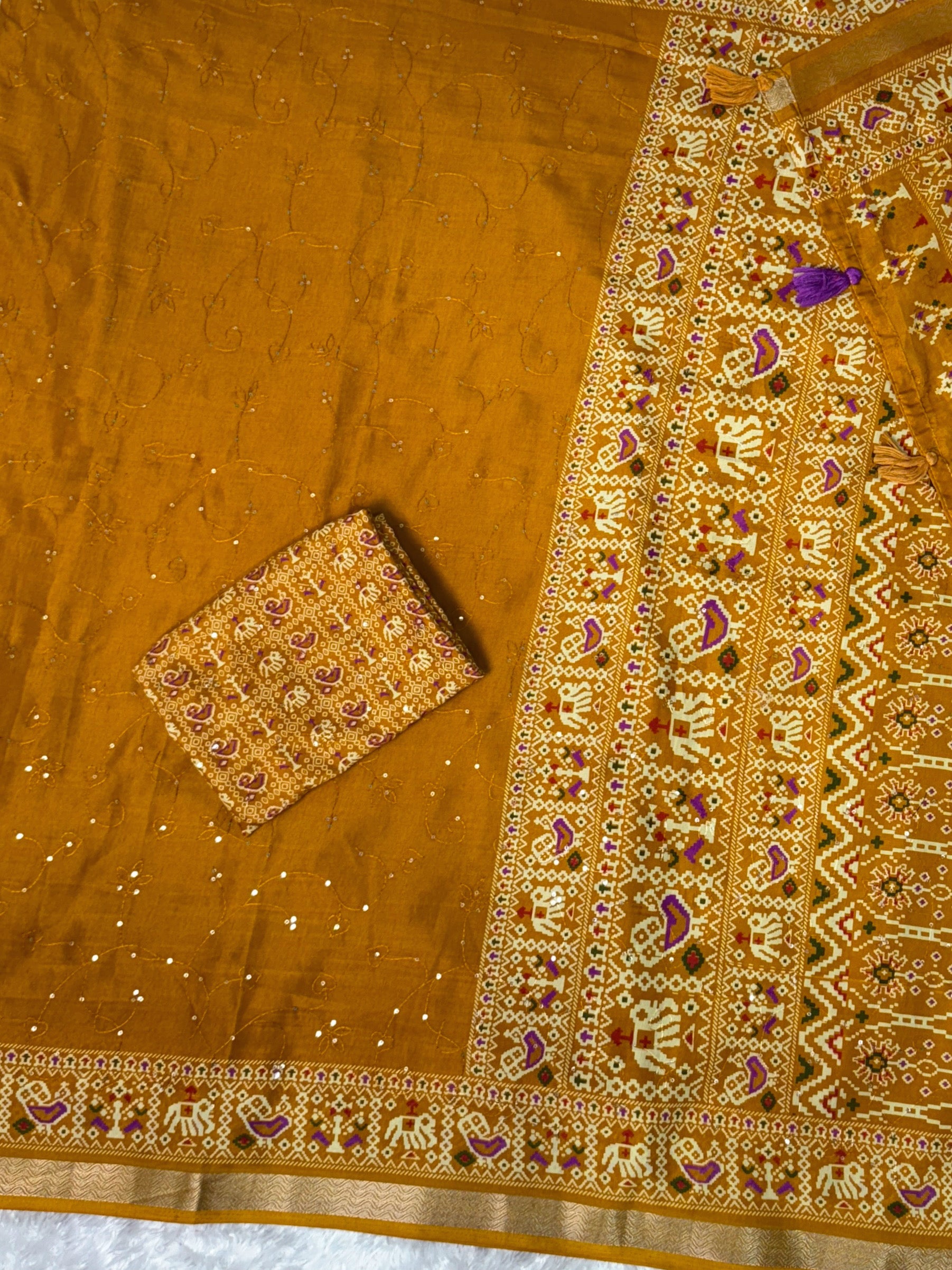 Entrancing Pure Mul Cotton Sequence  With Ajrakh Prined Fancy Designer Saree With Gratifying Blouse Piece