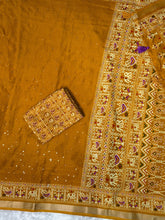 Load image into Gallery viewer, Entrancing Pure Mul Cotton Sequence  With Ajrakh Prined Fancy Designer Saree With Gratifying Blouse Piece
