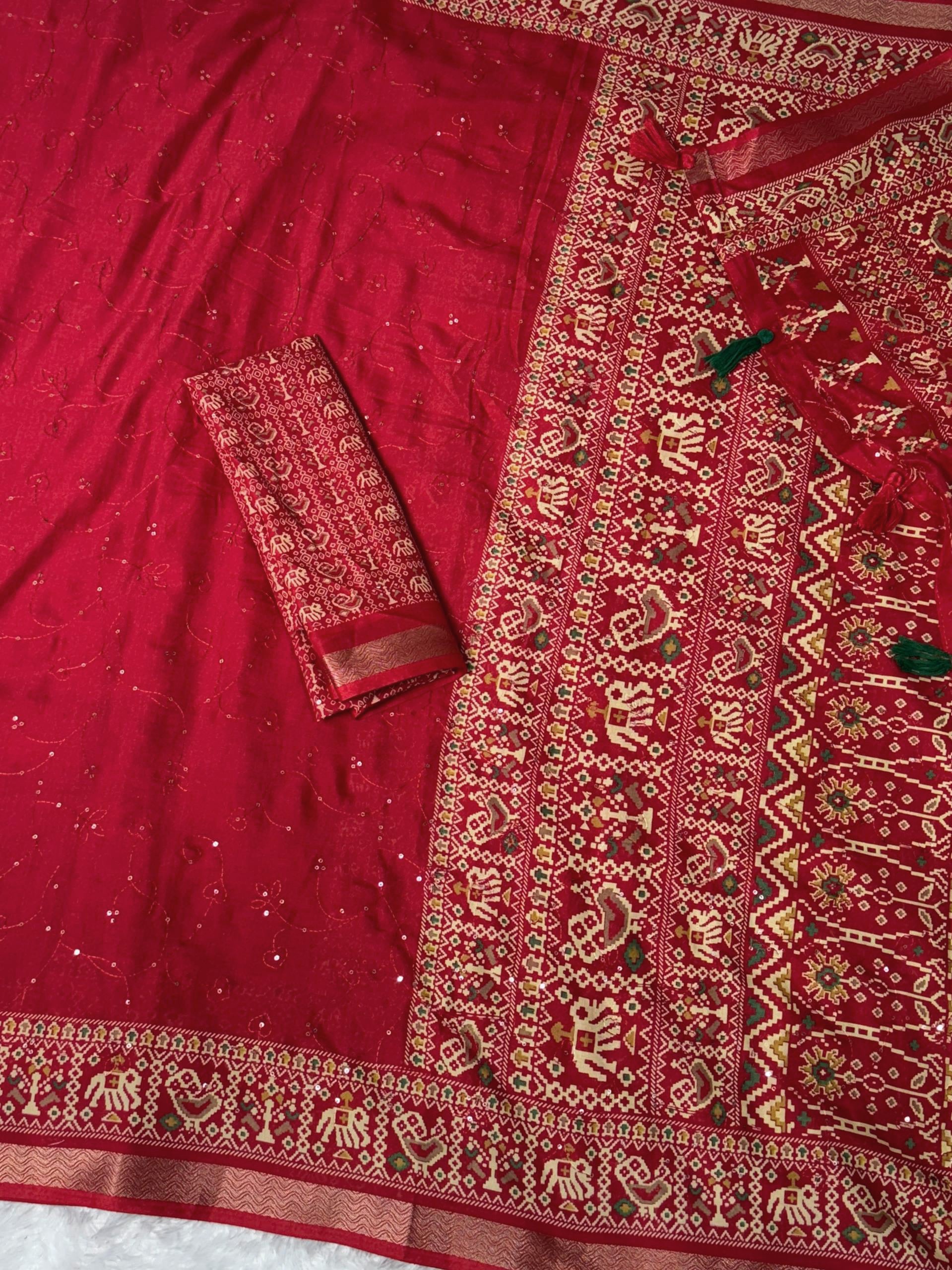 Entrancing Pure Mul Cotton Sequence  With Ajrakh Prined Fancy Designer Saree With Gratifying Blouse Piece