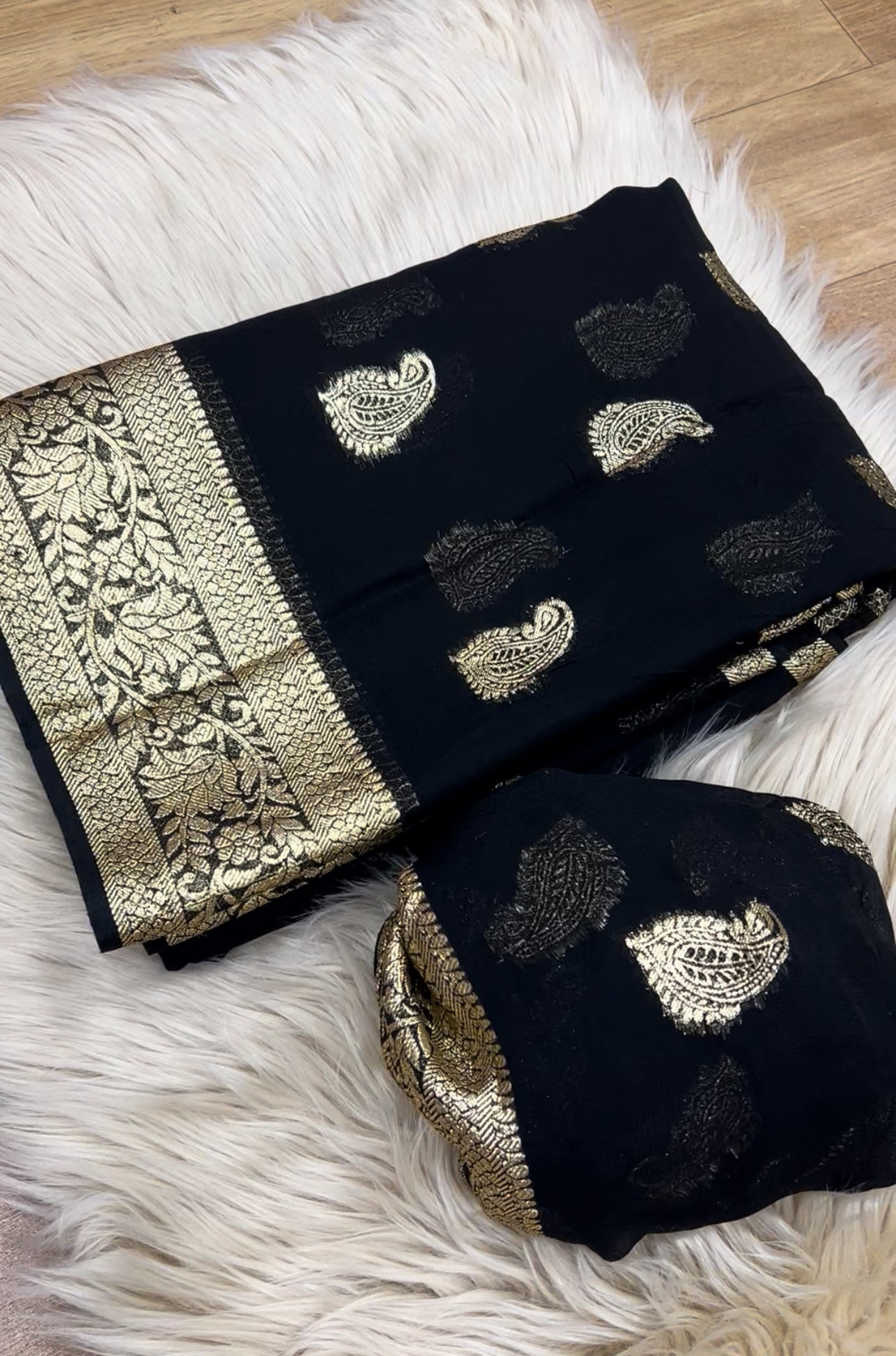 Desiring Viscose Georgette Jacquard Zari Work Saree With Staggering Blouse Piece