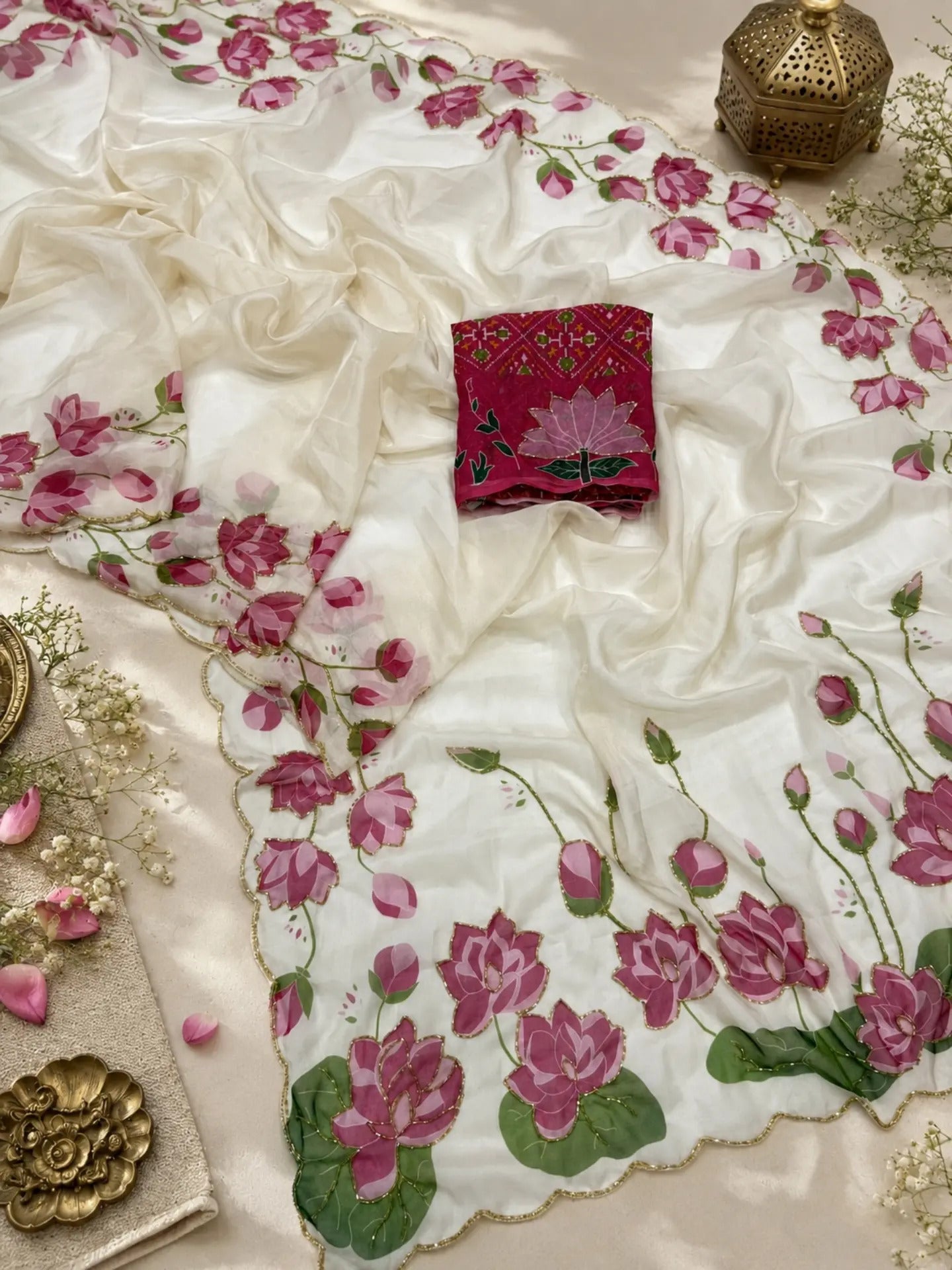 Glamorous Wedding Wear Pure Soft Silk Floral Prints n Handwork Designer Saree With Contrast Blouse Piece