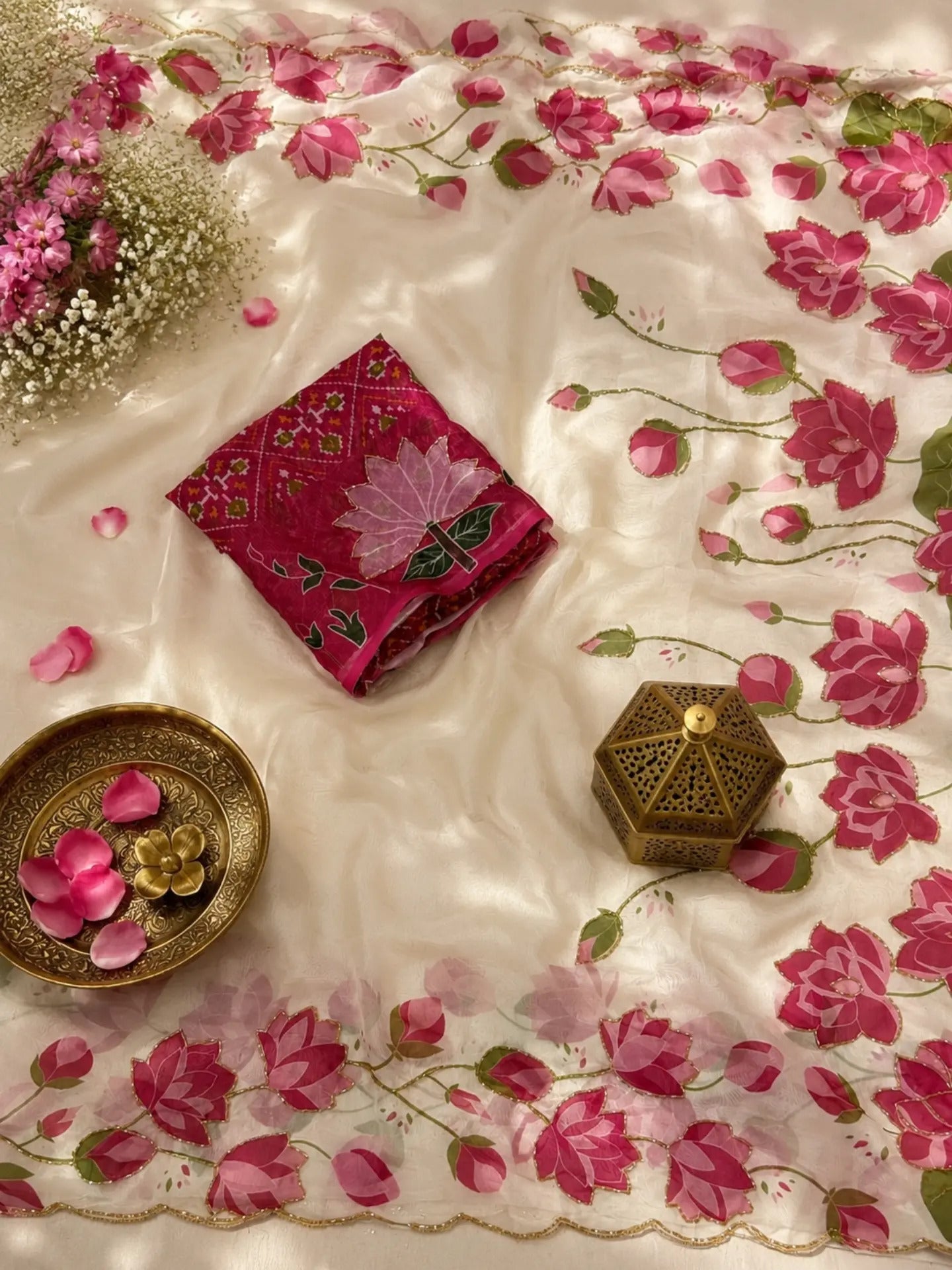 Glamorous Wedding Wear Pure Soft Silk Floral Prints n Handwork Designer Saree With Contrast Blouse Piece