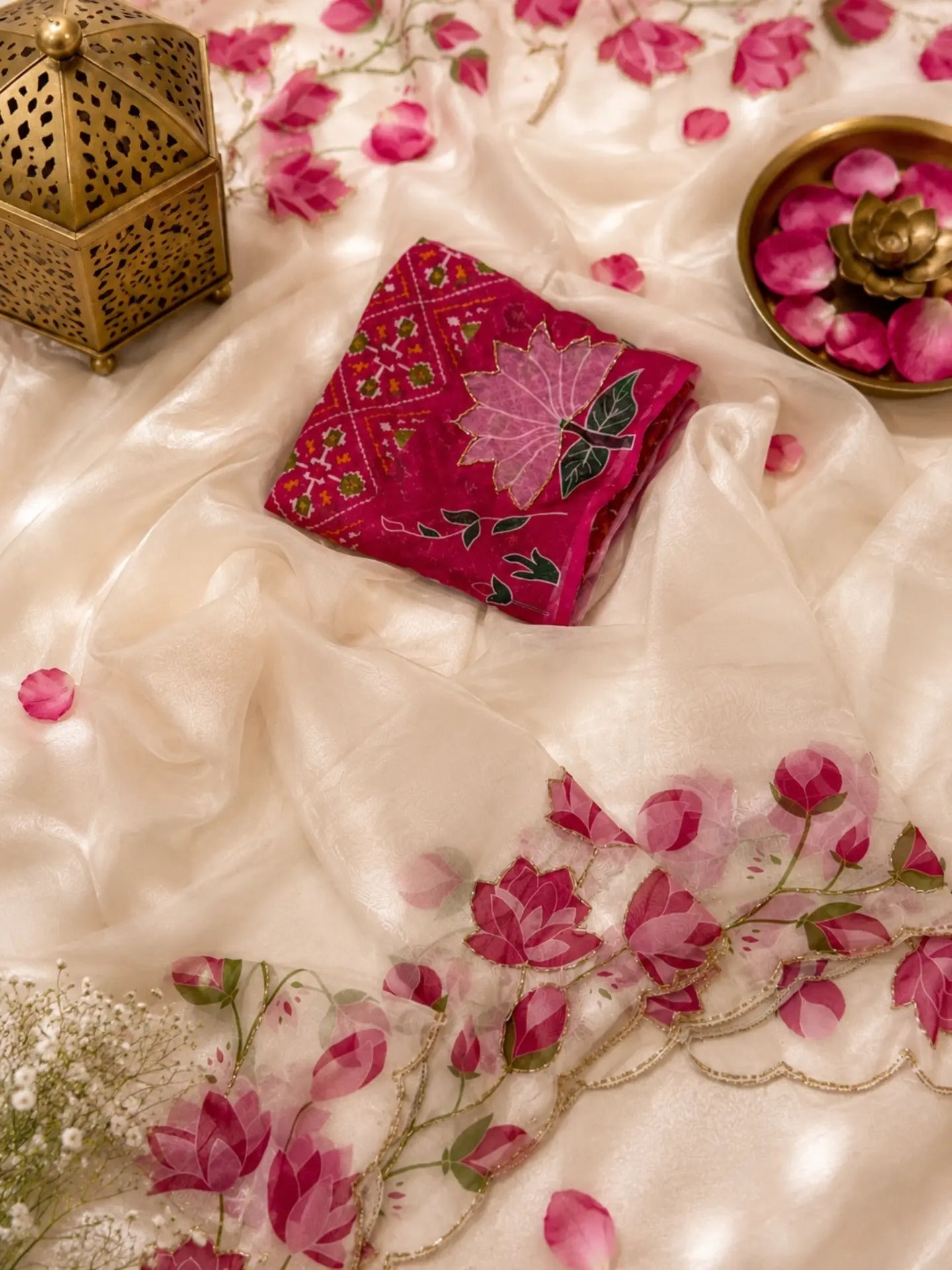 Glamorous Wedding Wear Pure Soft Silk Floral Prints n Handwork Designer Saree With Contrast Blouse Piece