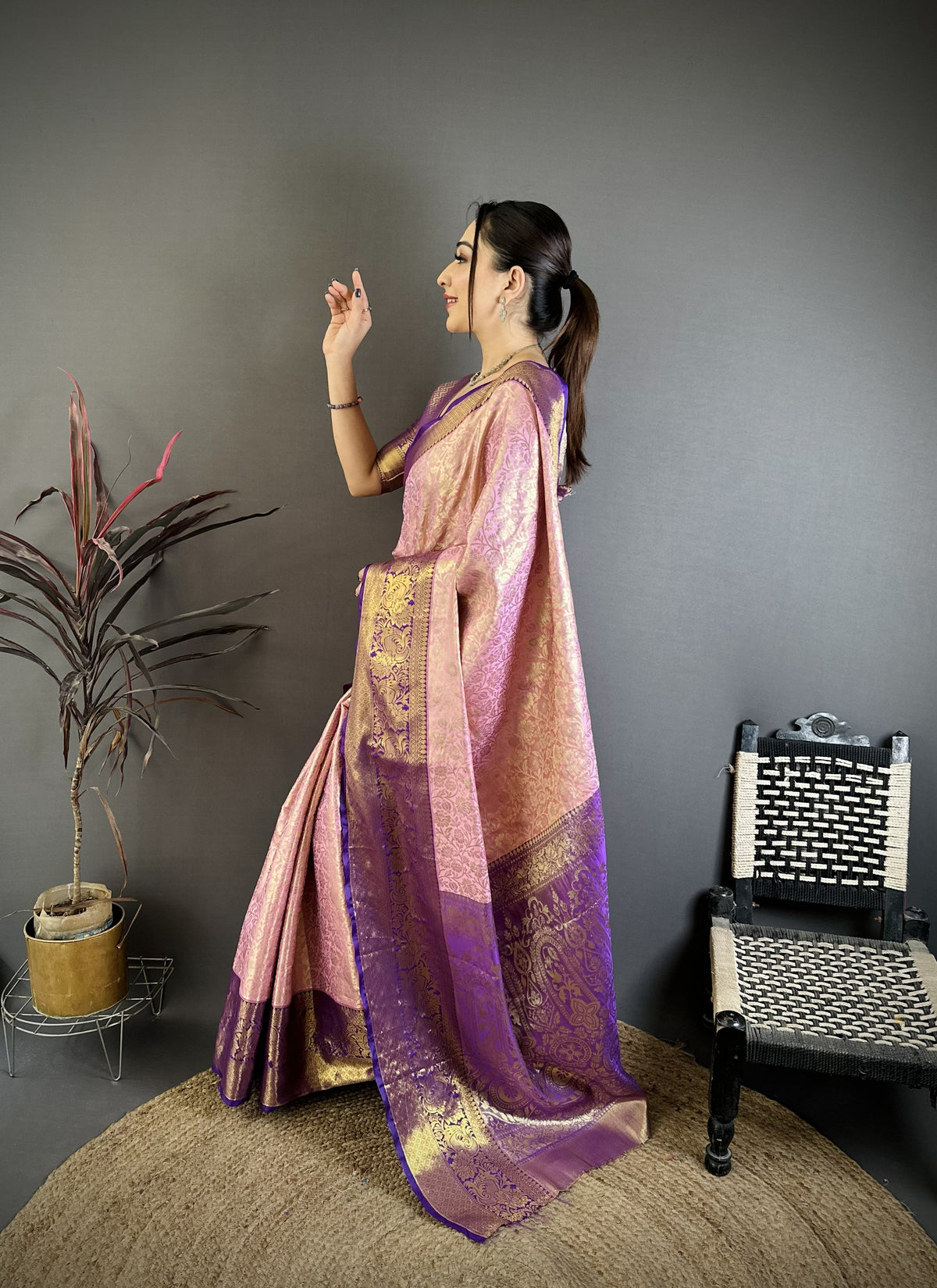 Charismatic Wedding Wear Kanjivaram Silk Rich Pallu Jacquard Border Designer Saree With Contrast Blouse Piece