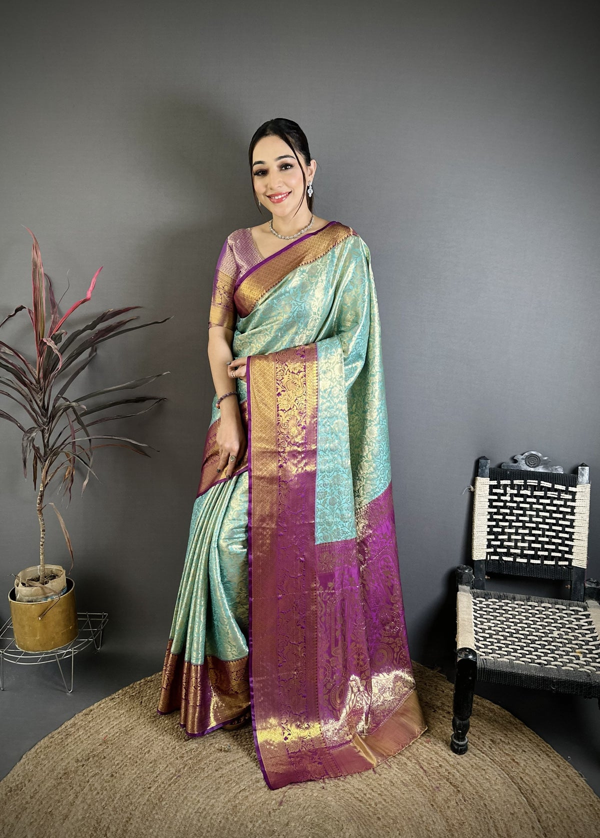 Charismatic Wedding Wear Kanjivaram Silk Rich Pallu Jacquard Border Designer Saree With Contrast Blouse Piece