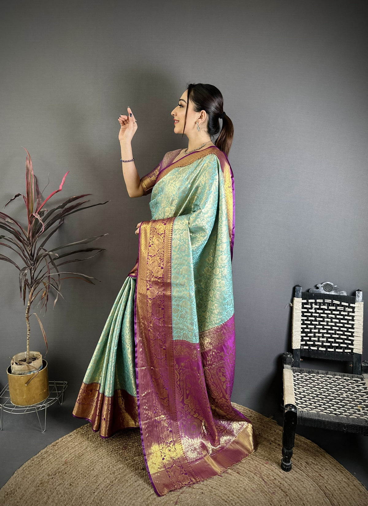 Charismatic Wedding Wear Kanjivaram Silk Rich Pallu Jacquard Border Designer Saree With Contrast Blouse Piece