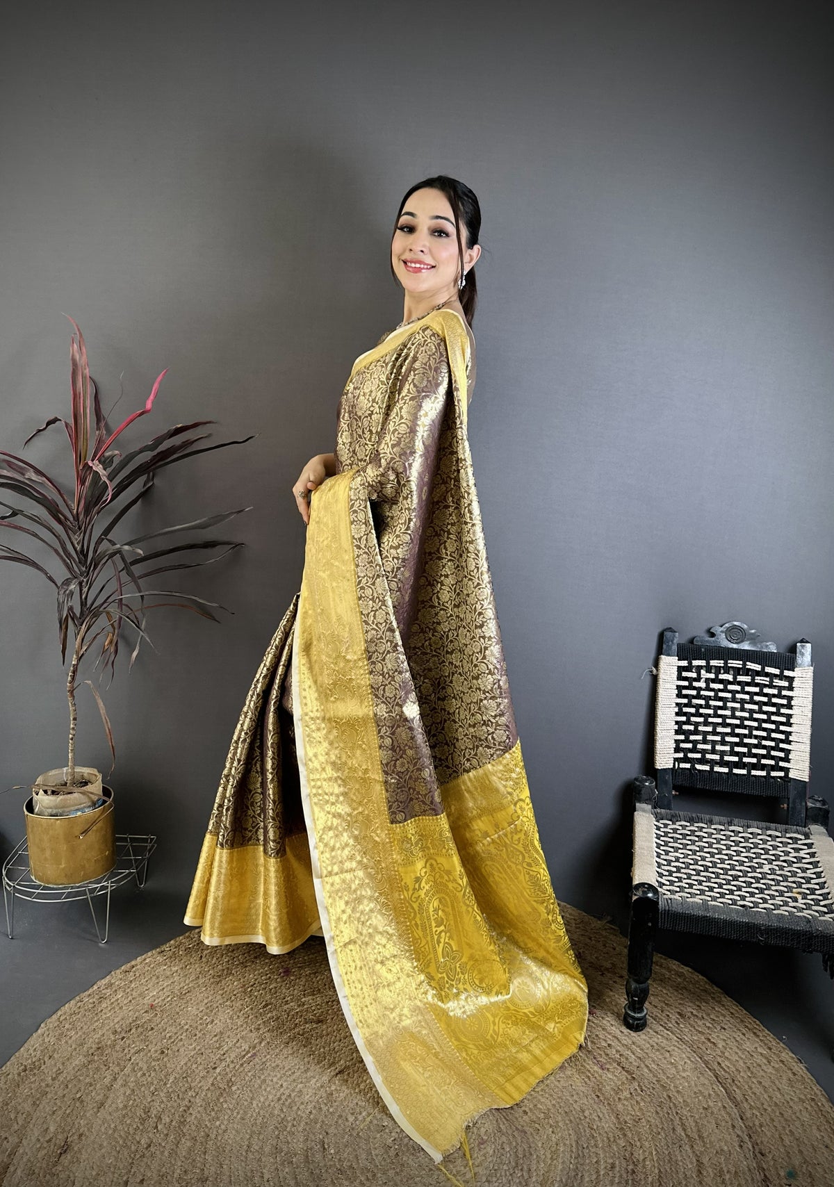 Charismatic Wedding Wear Kanjivaram Silk Rich Pallu Jacquard Border Designer Saree With Contrast Blouse Piece