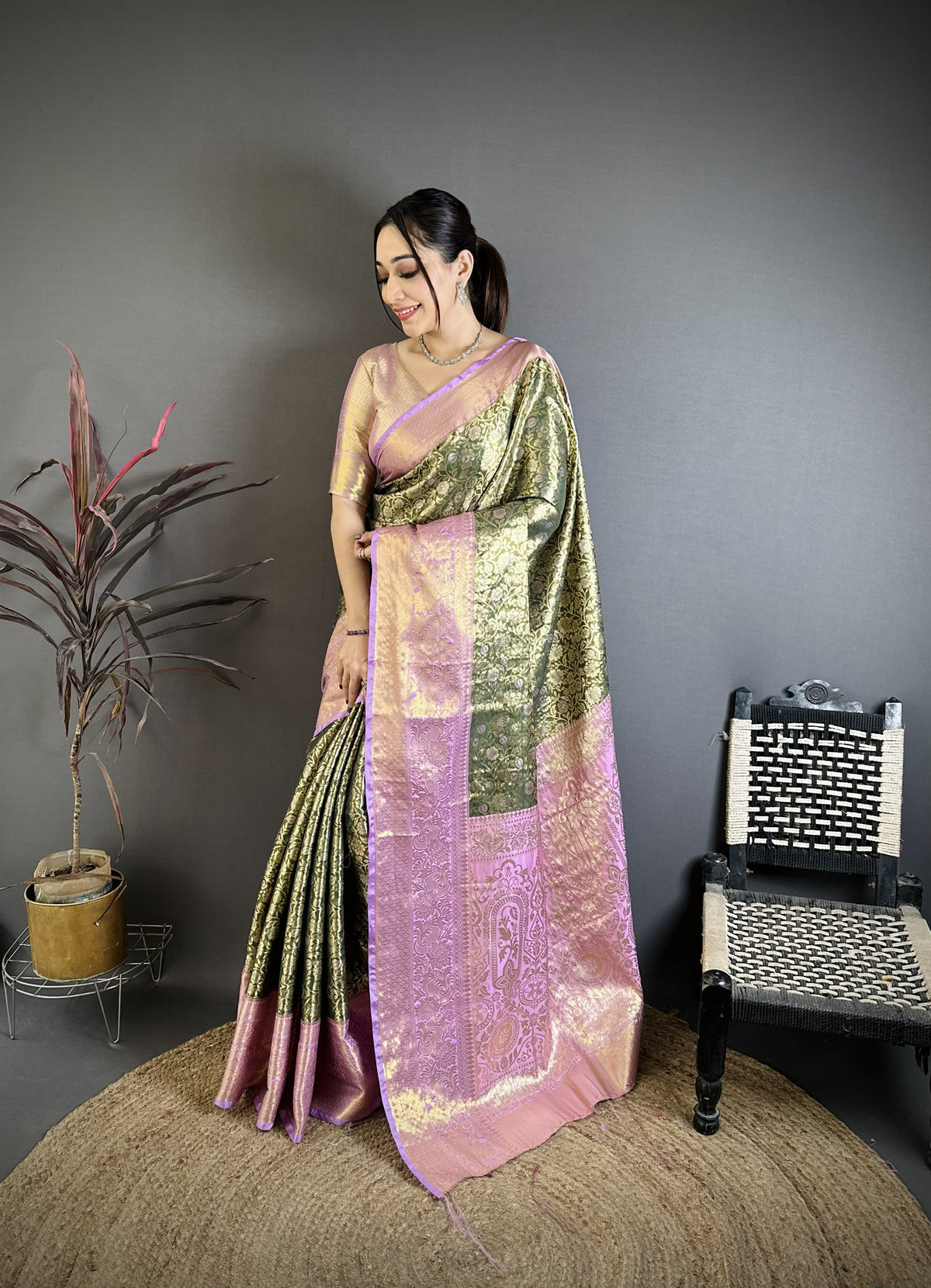 Charismatic Wedding Wear Kanjivaram Silk Rich Pallu Jacquard Border Designer Saree With Contrast Blouse Piece